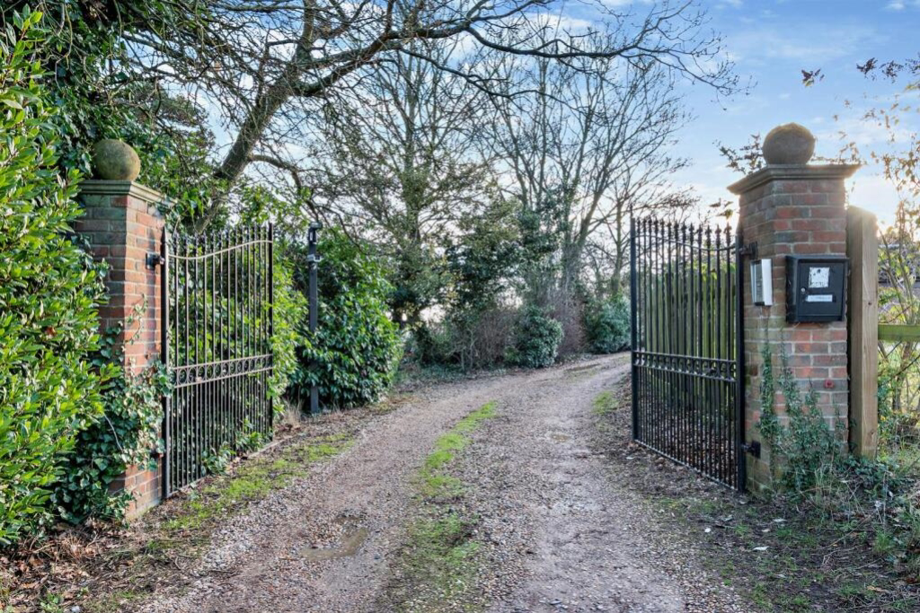 Hermitage Road, Higham, Higham, Rochester, ME3 7NE, photo 3