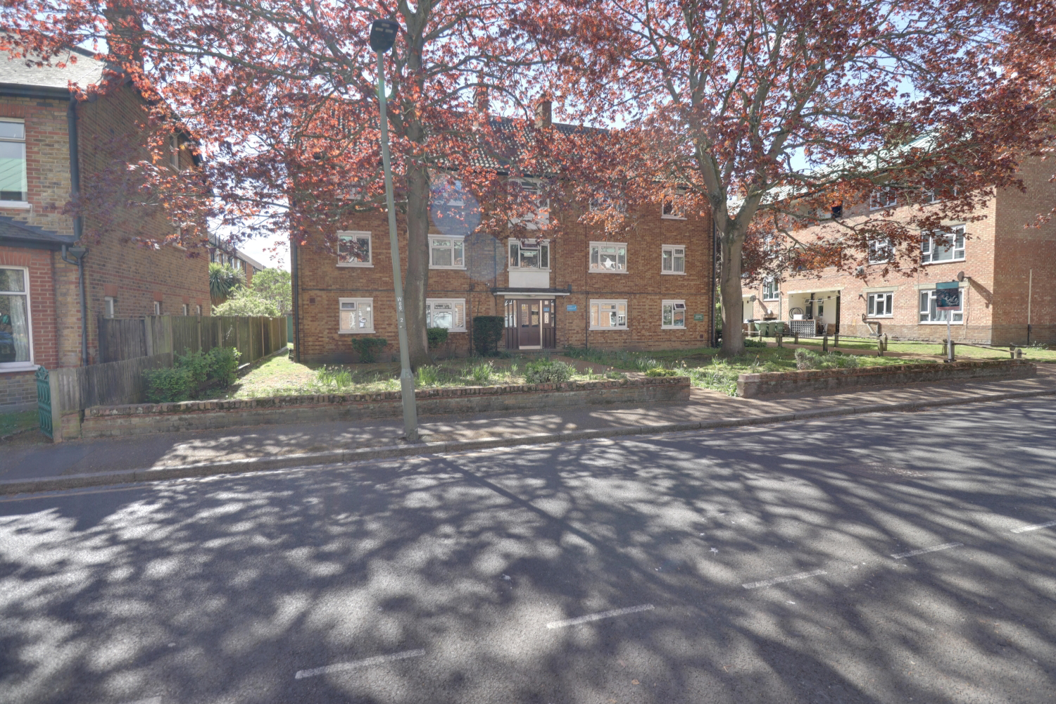 2-bedroom flat with long lease in Bromley North