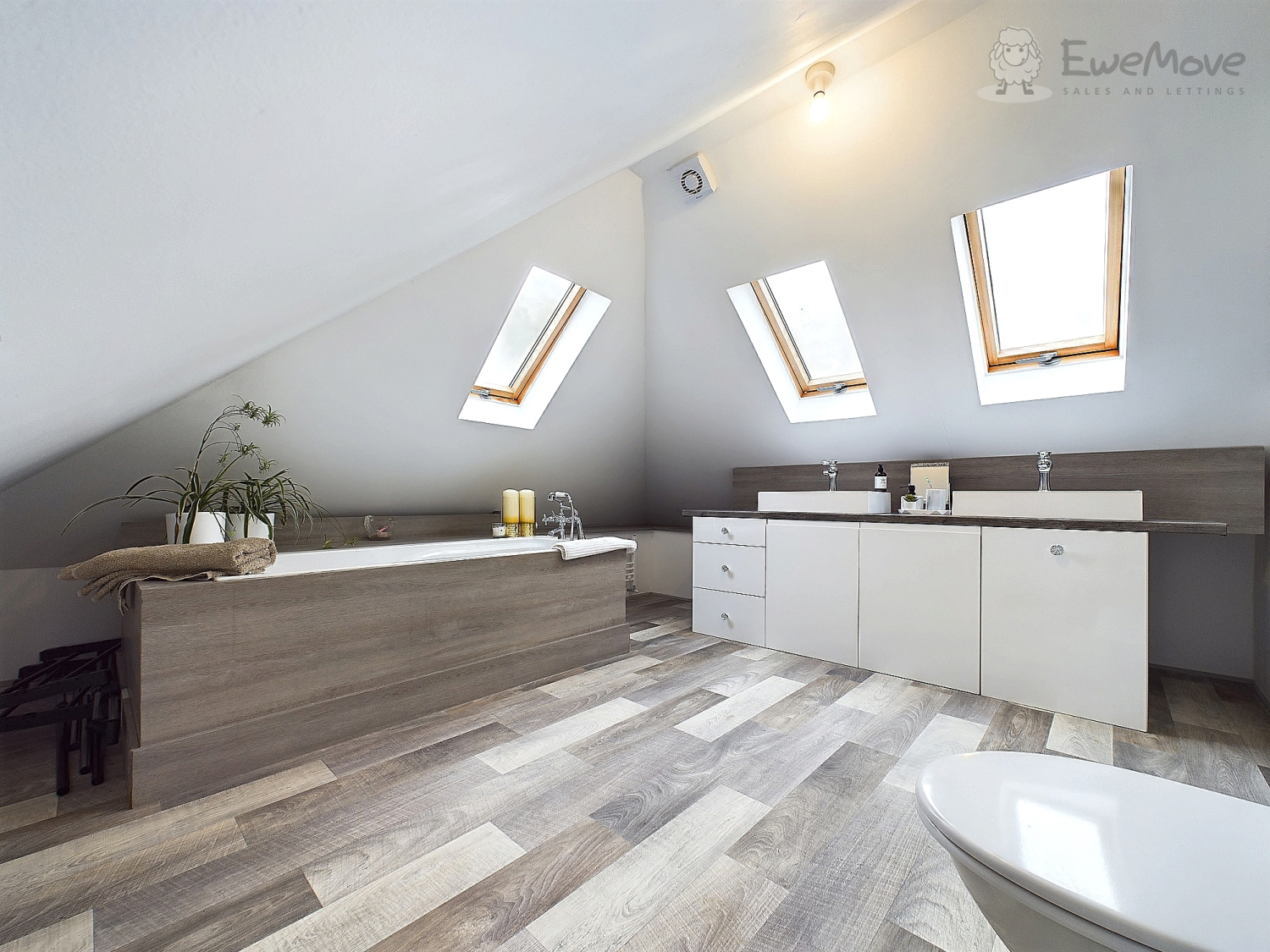 EweMove South Molton - The Bungalow - Master En-Suite