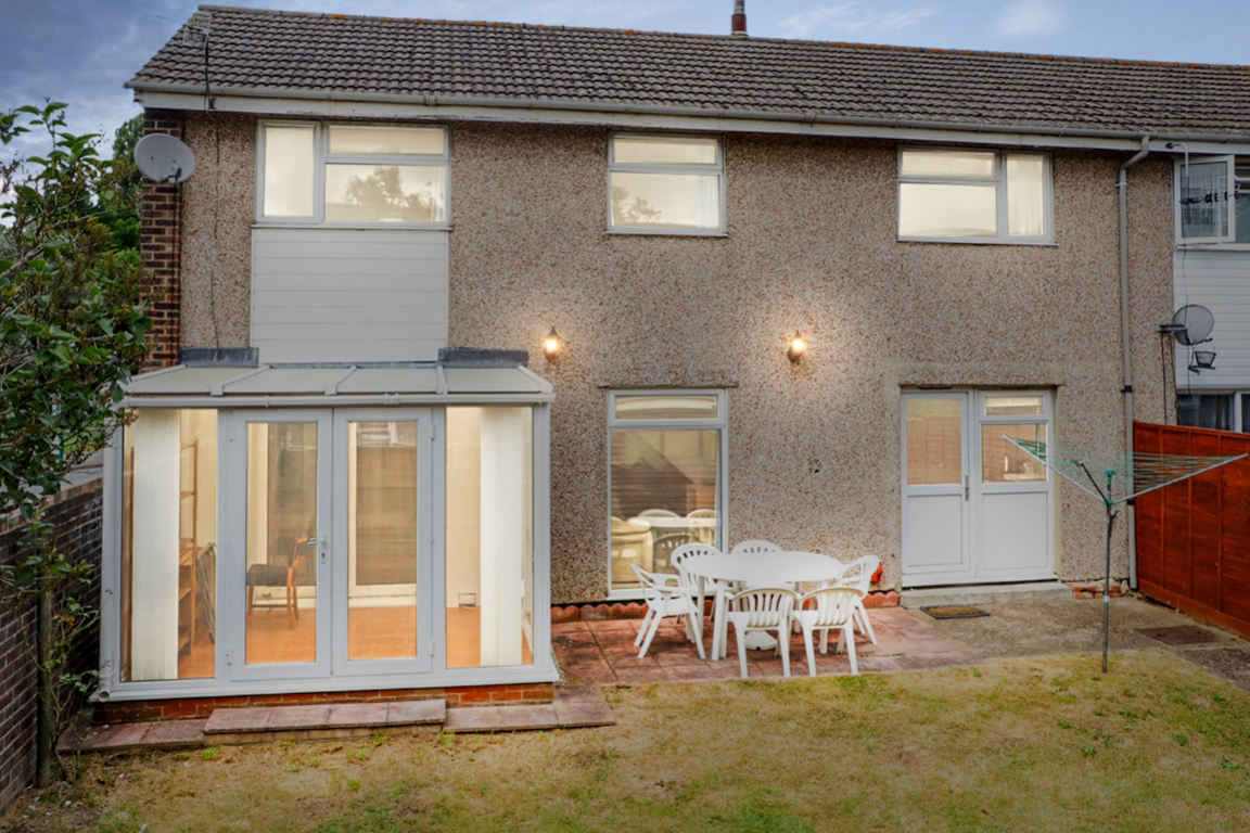 11 Park Barn Drive, Guildford