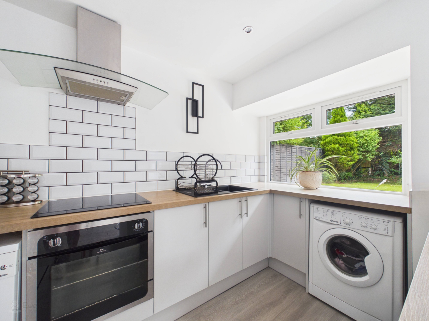 Featherston Drive, Burbage LE10, photo 3