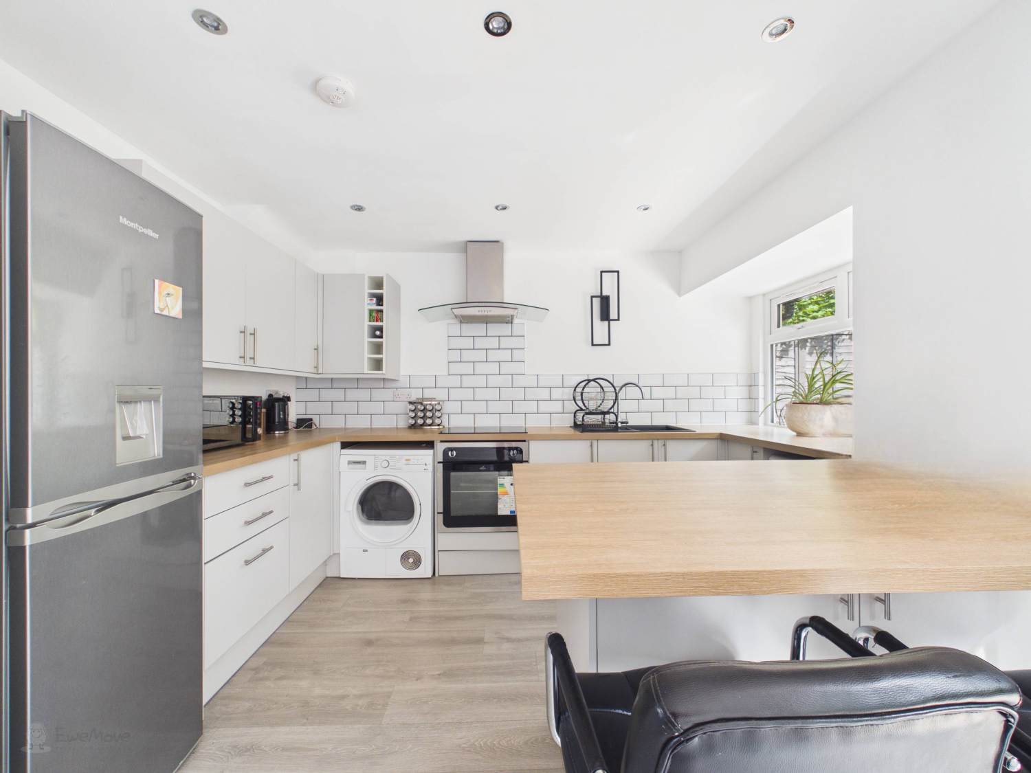 Featherston Drive, Burbage LE10, photo 2