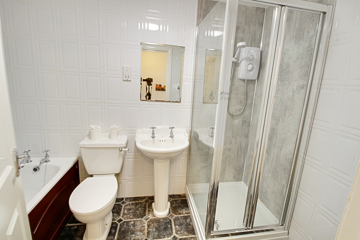 Flat 5, Elizabeth Court, 11b Livingstone Drive North, photo 6