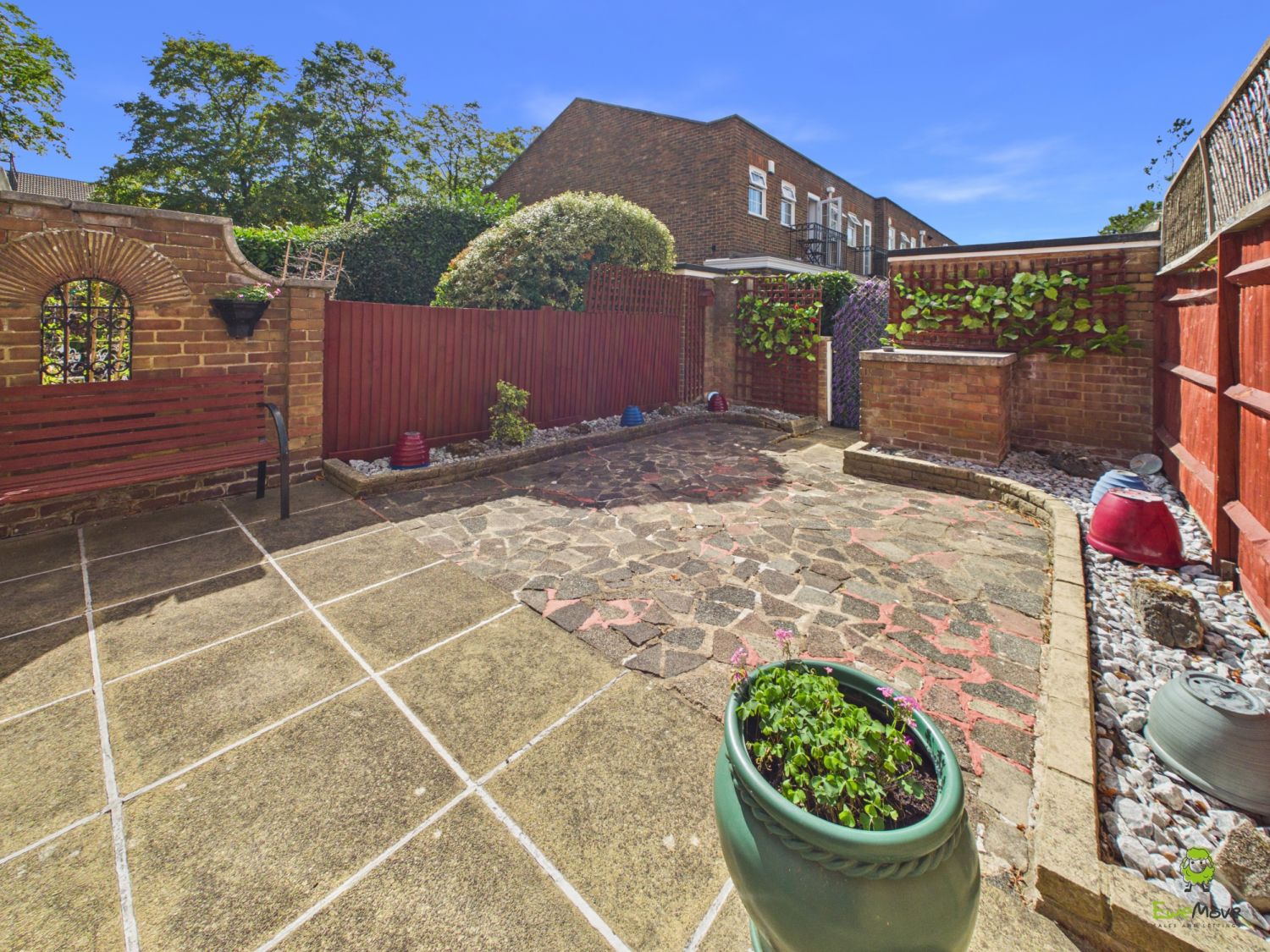 Presented by Clinton at EweMove Bexleyheath and Dartford
Boroughs
