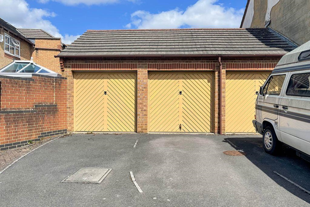 May Close, Swindon, SN2, photo 4
