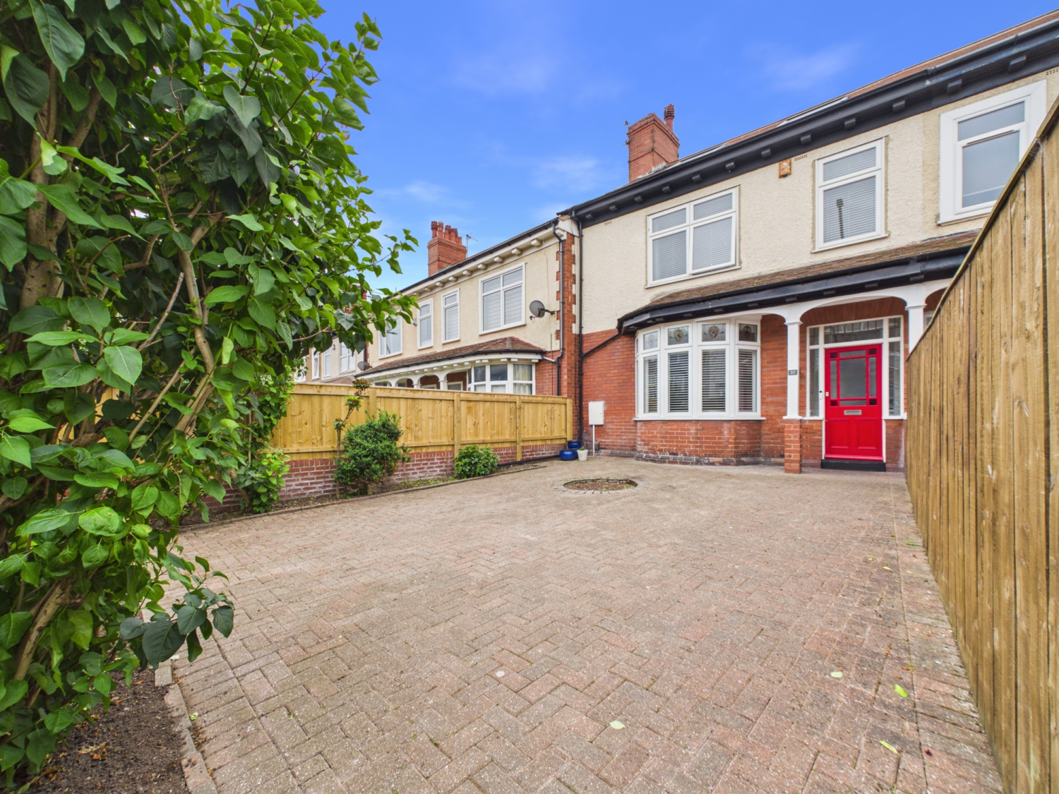 WHITLEY ROAD, WHITLEY BAY, NE26