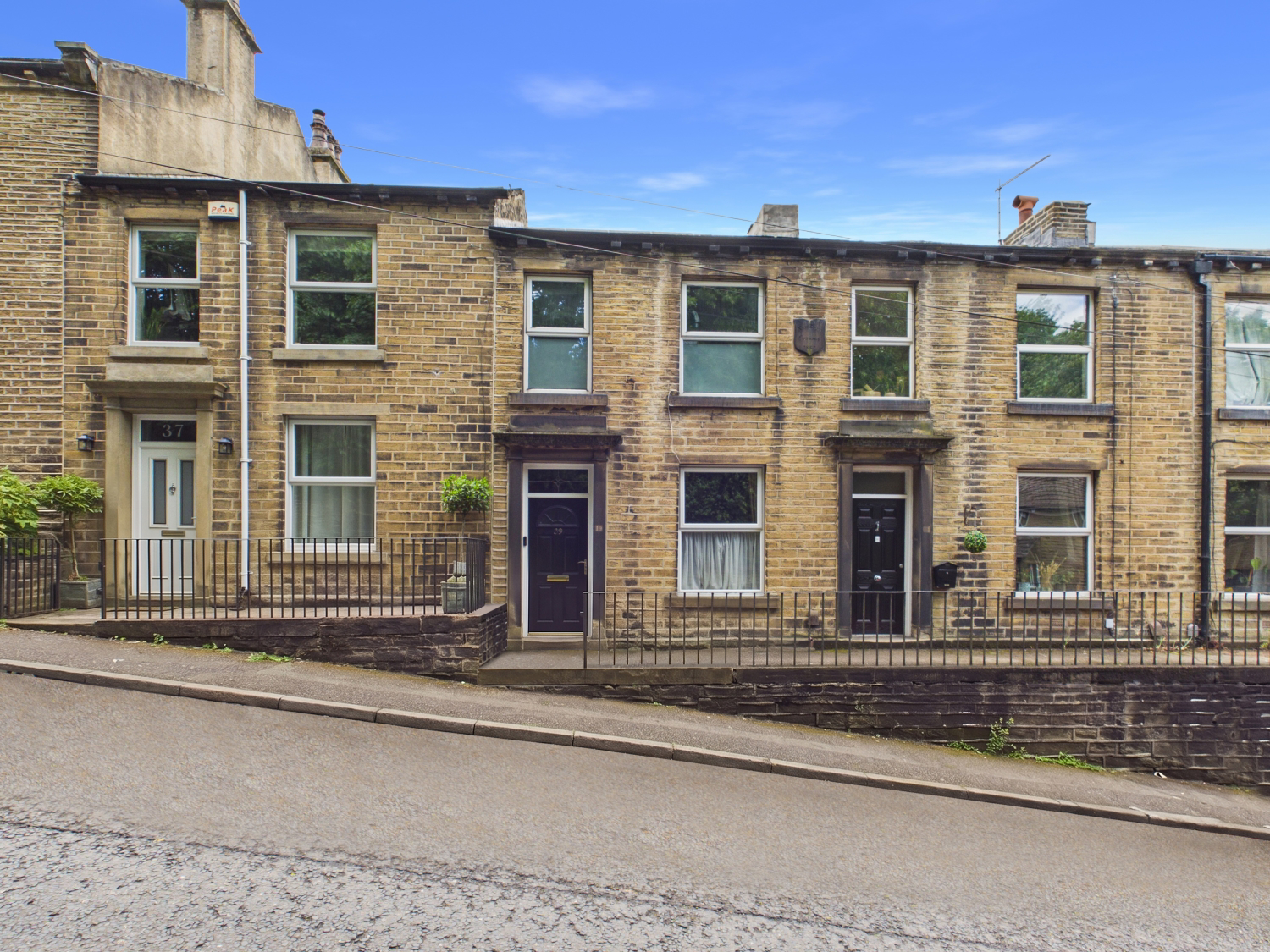 39 Birchencliffe Hill Road, Huddersfield