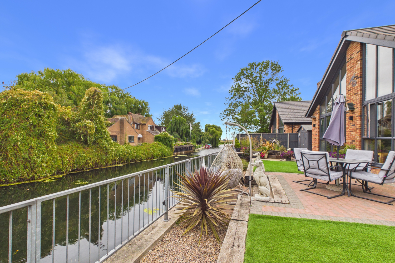 EweMove - Spalding - River Bank - Garden 