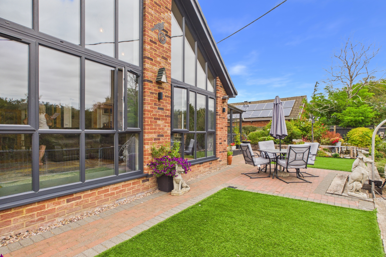 EweMove - Spalding - River Bank - Garden 