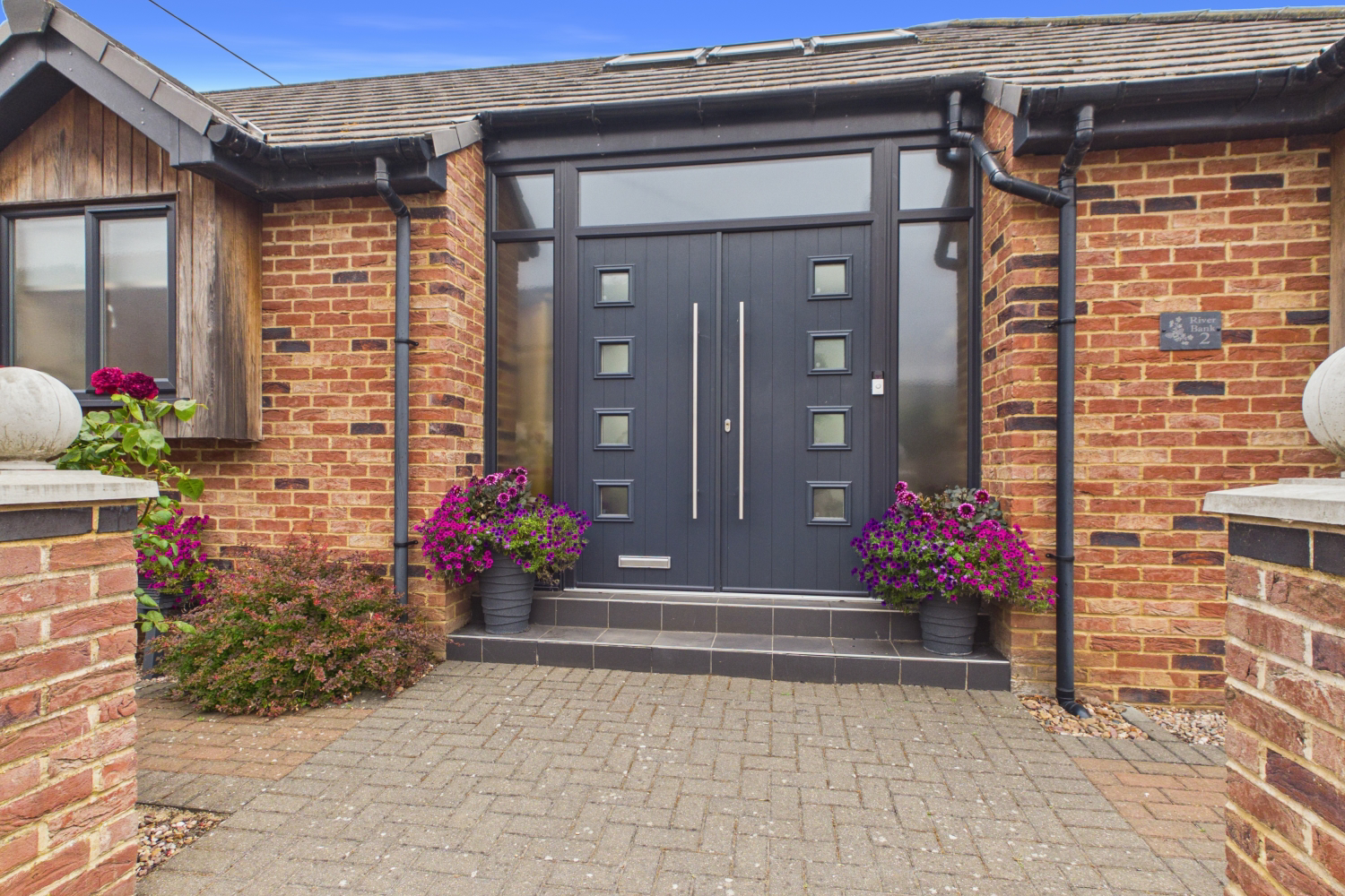 EweMove - Spalding - River Bank - Front of House 