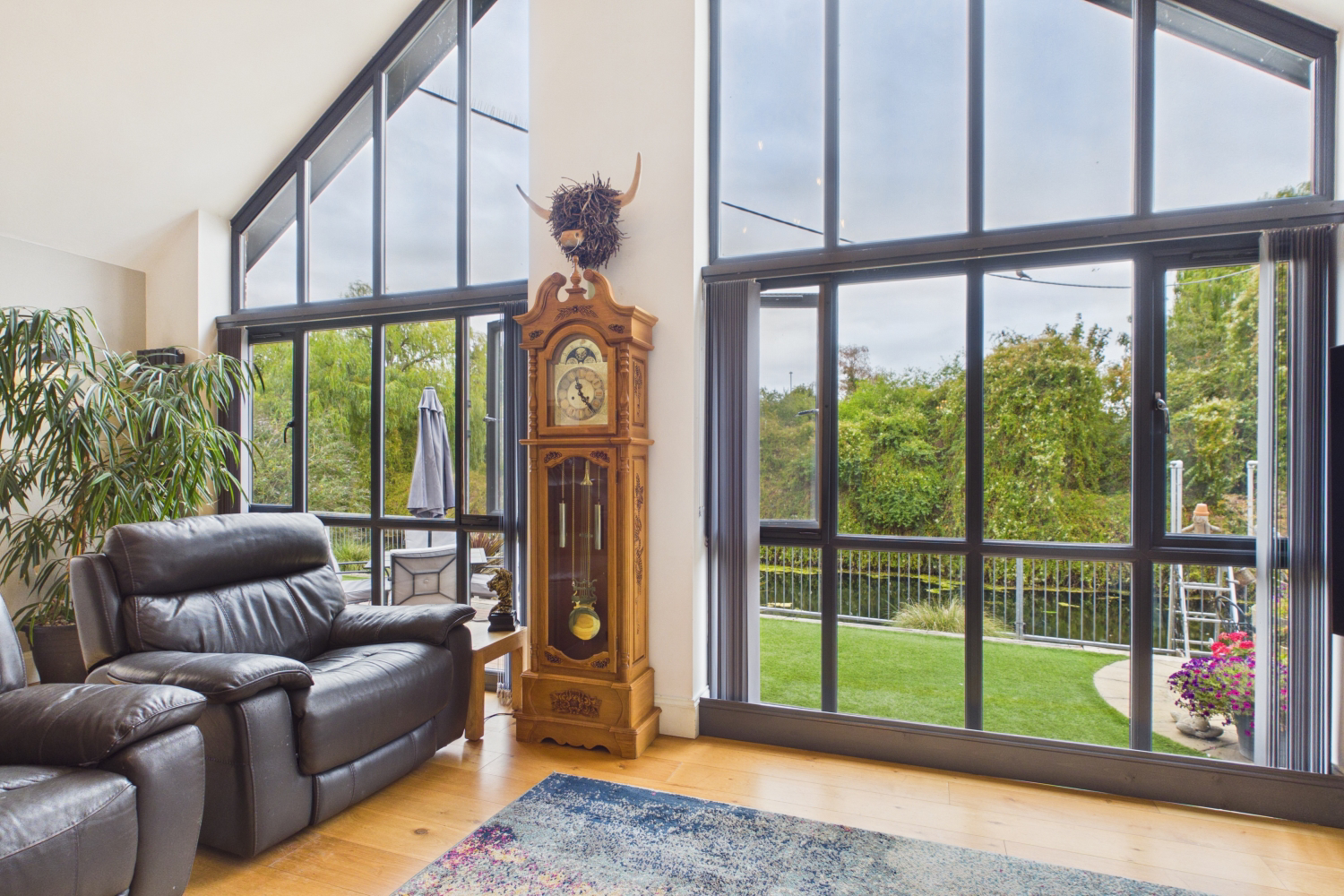EweMove - Spalding - River Bank - Living Room