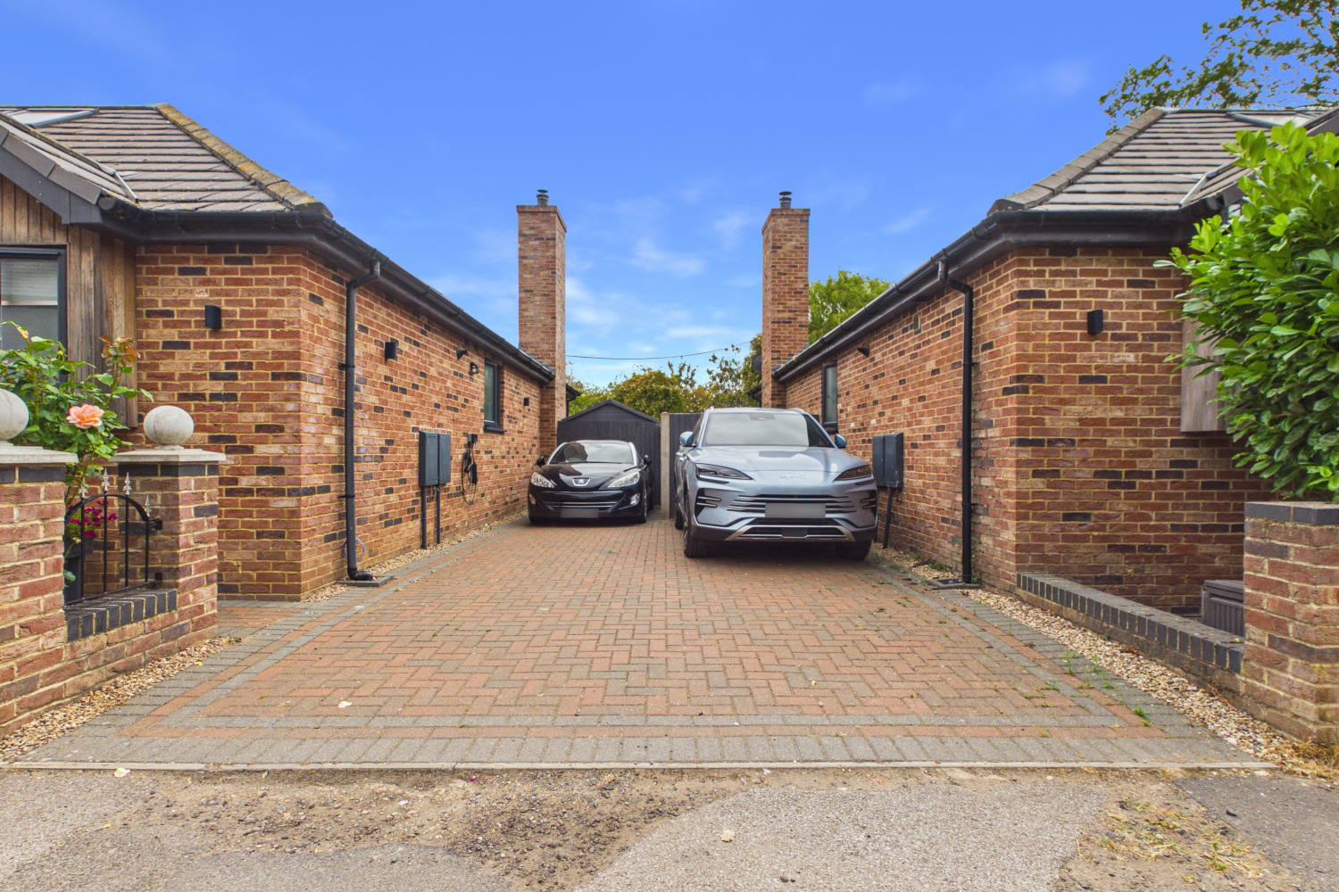 EweMove - Spalding - River Bank - Parking