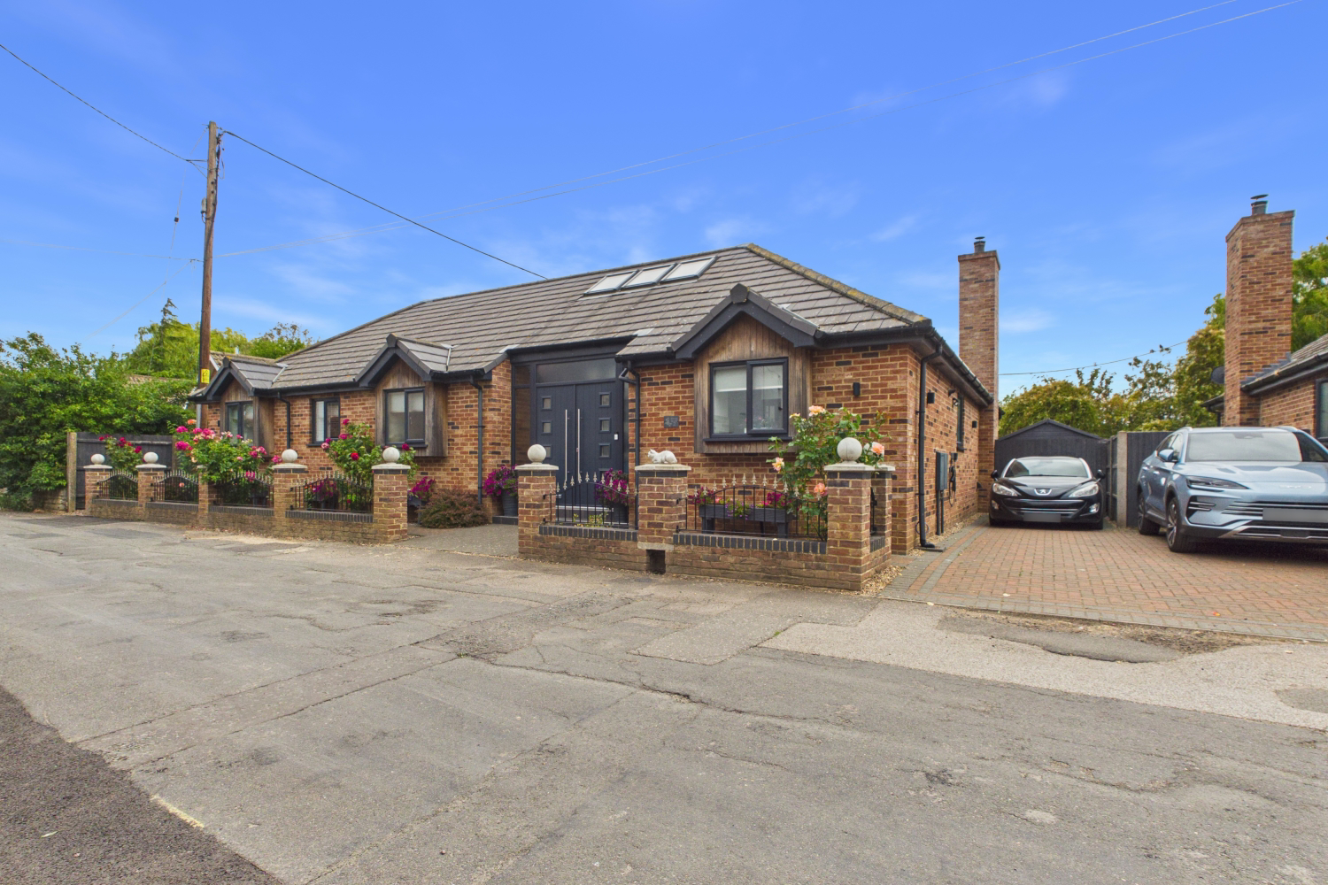 EweMove - Spalding - River Bank - Front of House 