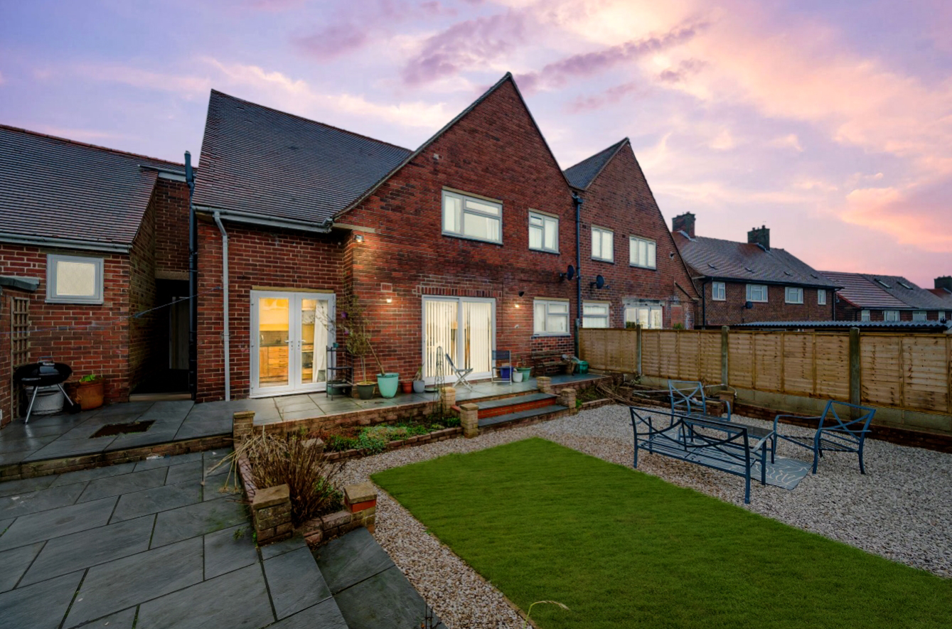 SNAPE HILL CRESCENT, DRONFIELD, DERBYSHIRE, S18