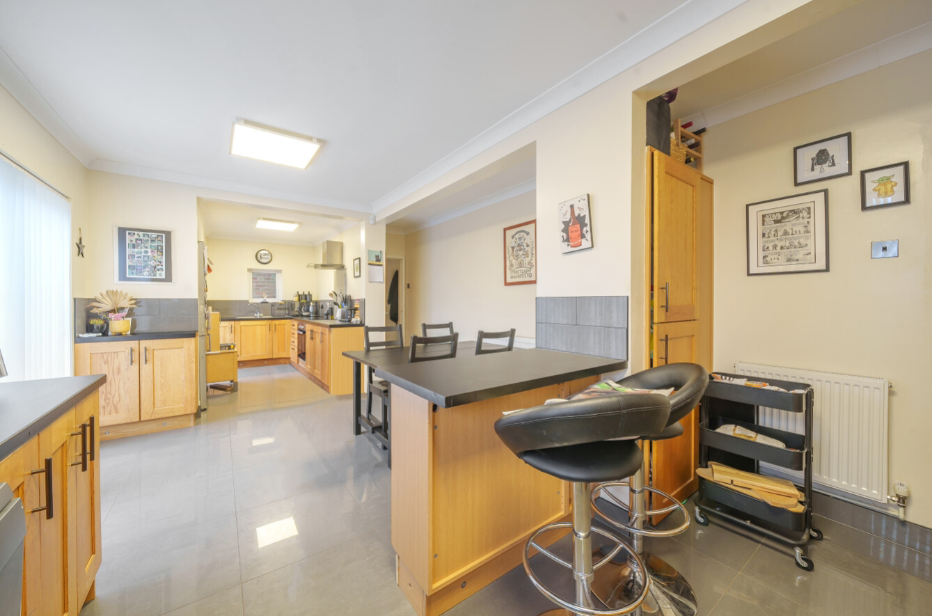 SNAPE HILL CRESCENT, DRONFIELD, DERBYSHIRE, S18, photo 2
