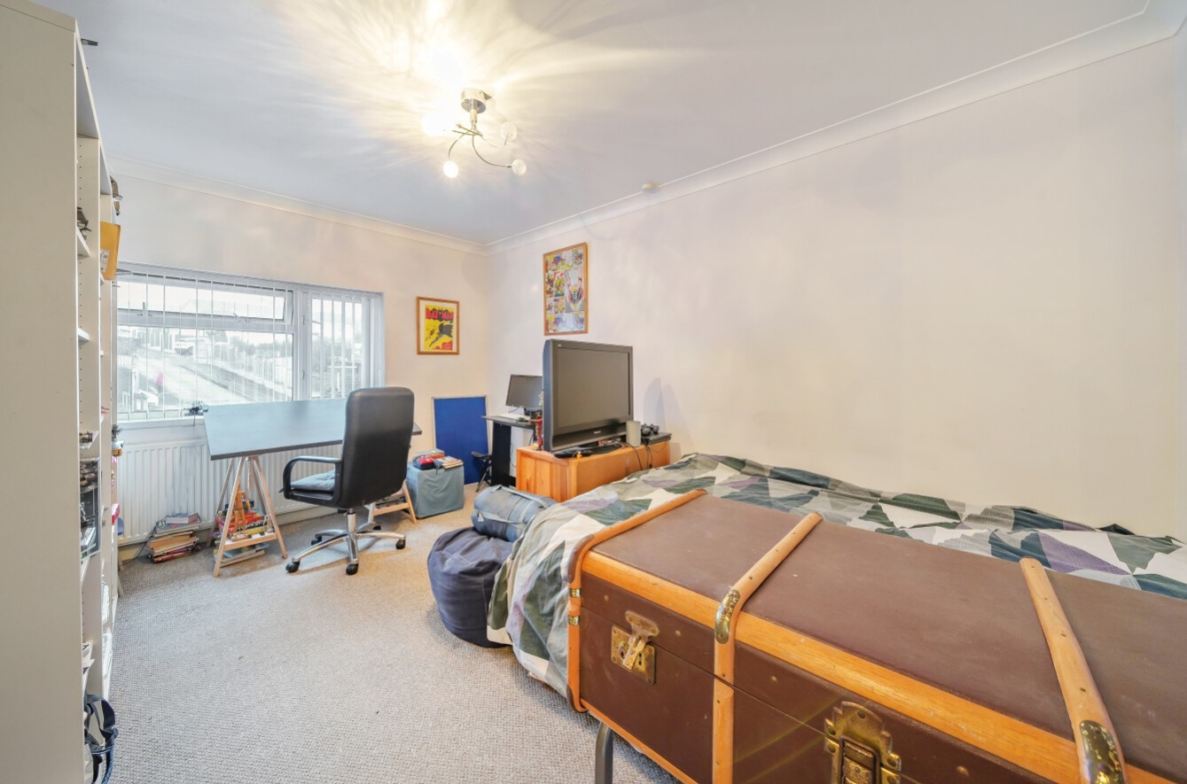SNAPE HILL CRESCENT, DRONFIELD, DERBYSHIRE, S18, photo 13