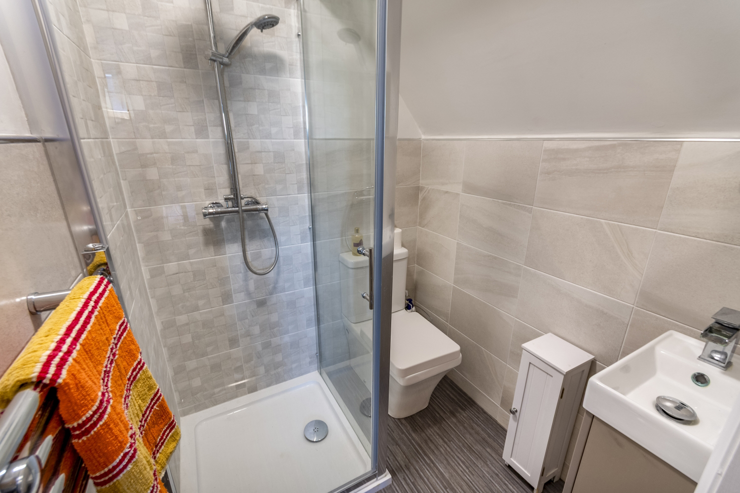 EweMove Estate Agents Scunthorpe Ensuite Shower Room