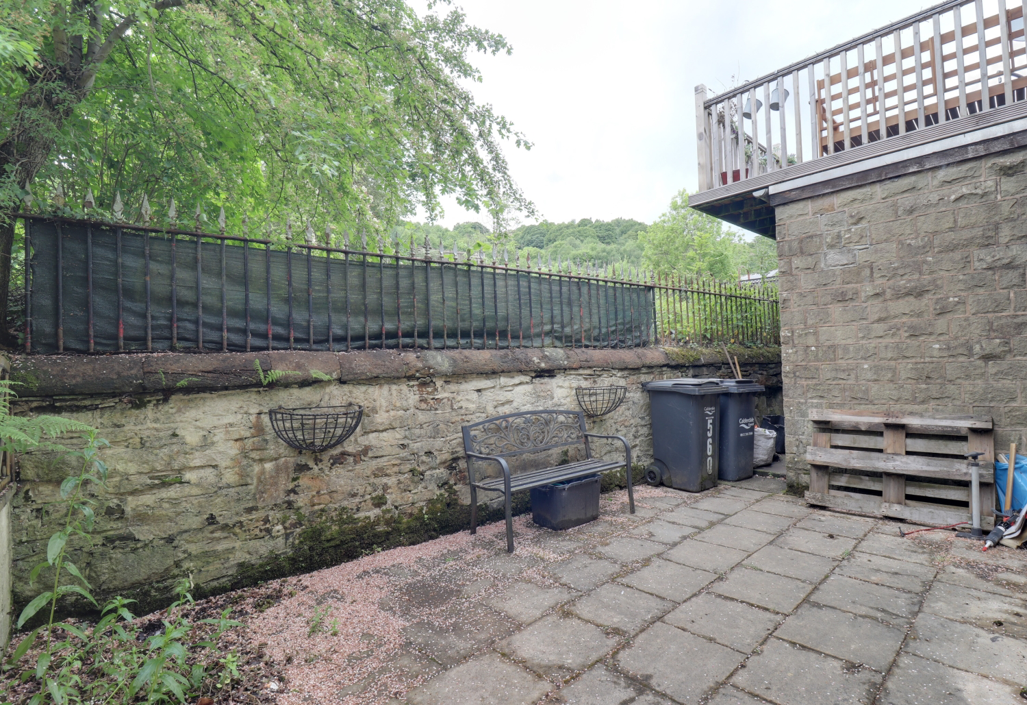 560 Rochdale Road, Todmorden, photo 2