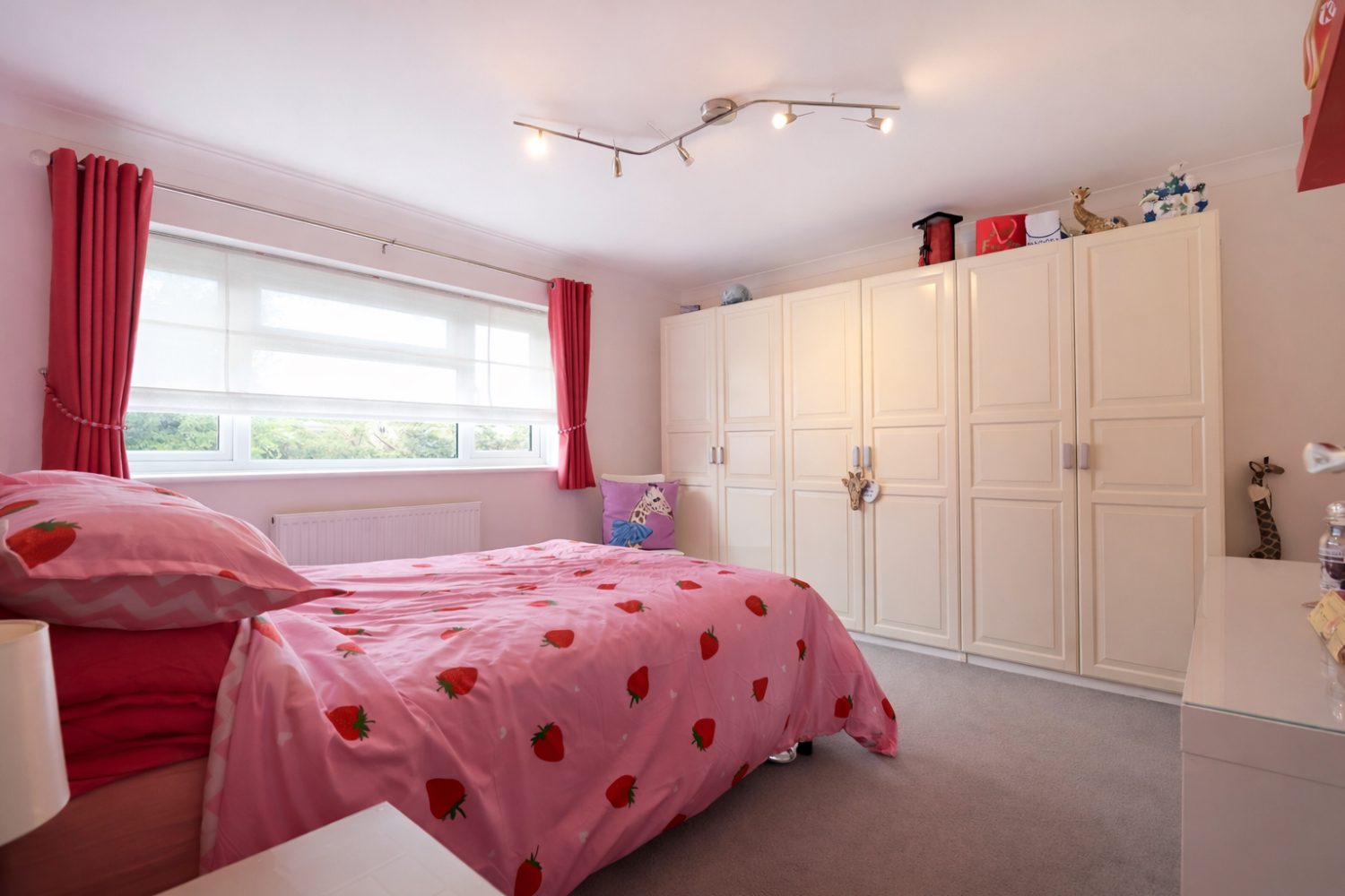 98 Pickhurst Park, Bromley, photo 3