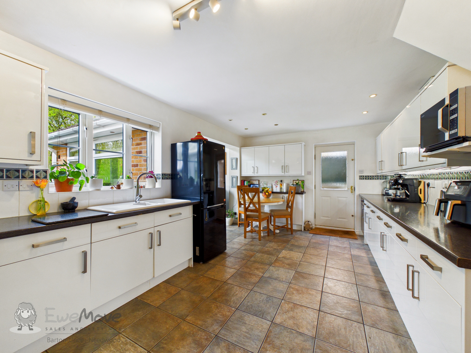 DOVERIDGE ROAD, BURTON-ON-TRENT, STAFFORDSHIRE, DE15, photo 4