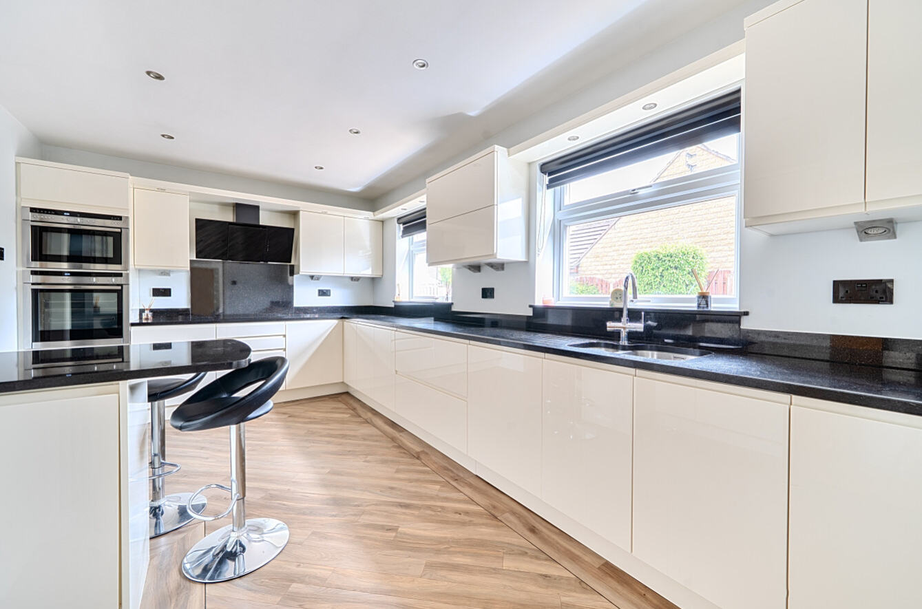 Ruthyn Avenue, Barlborough, Chesterfield, Derbyshire, S43, photo 2