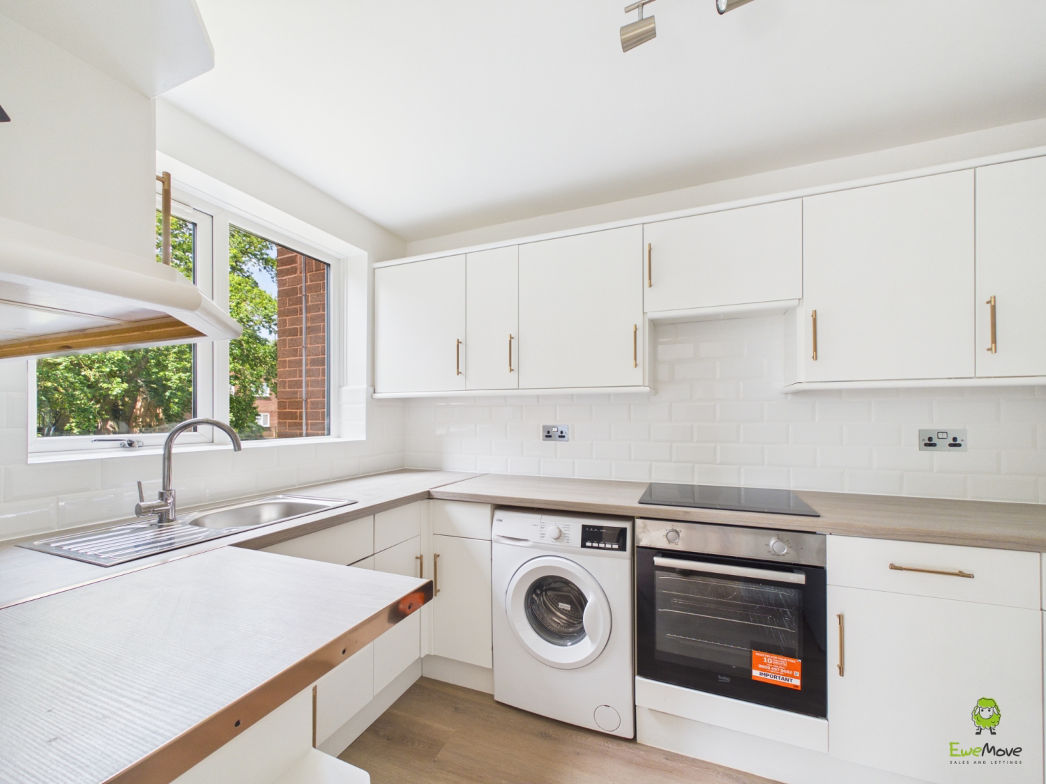 Carey Court, Gravel Hill Close, Bexleyheath, Kent, DA6, photo 3