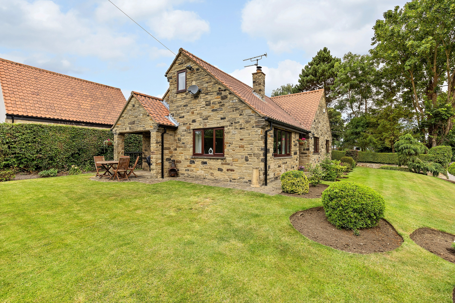 Greystones, Well Lane, South Milford, LEEDS, WEST YORKSHIRE, LS25