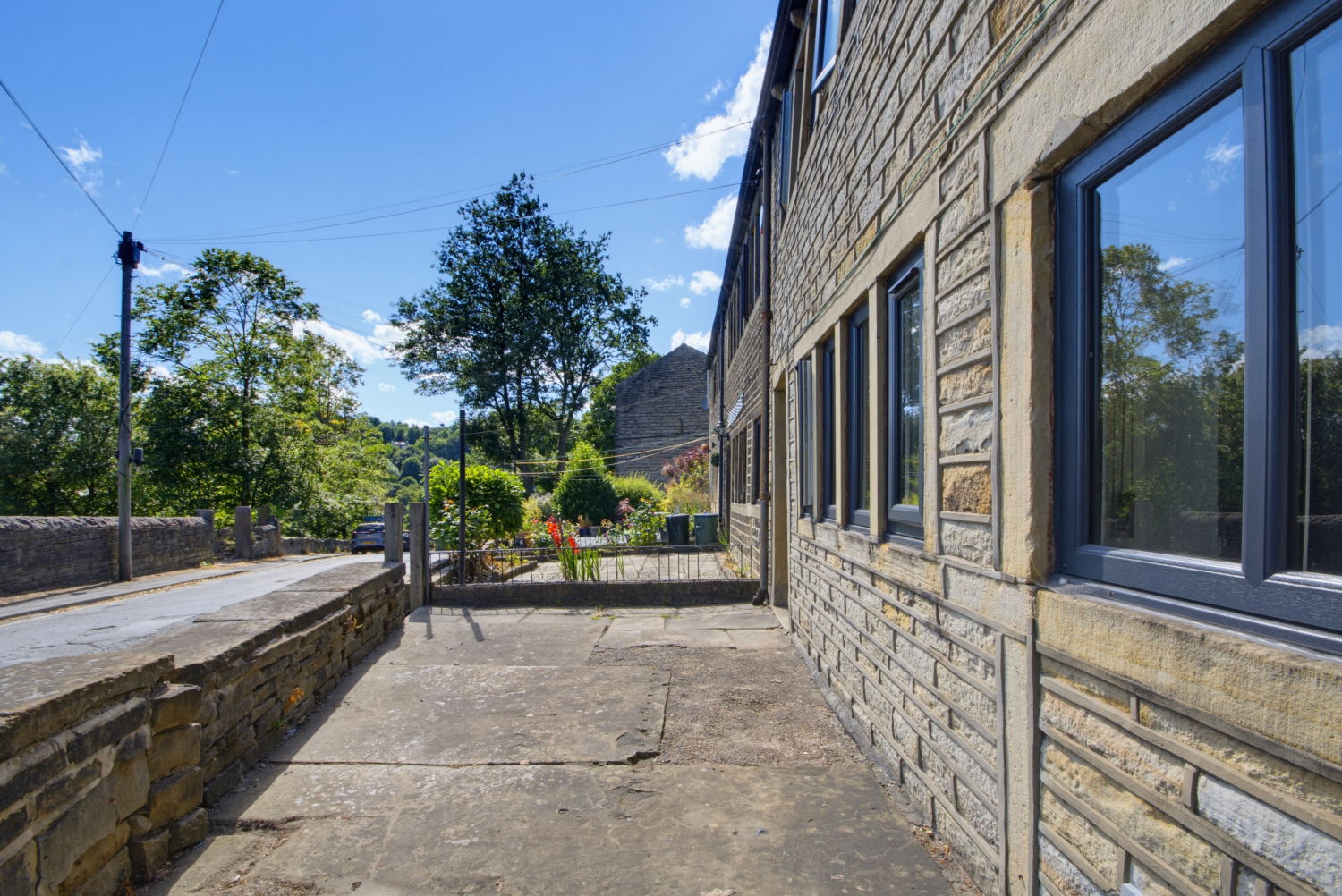 92 JAMES STREET, GOLCAR, HUDDERSFIELD, photo 23