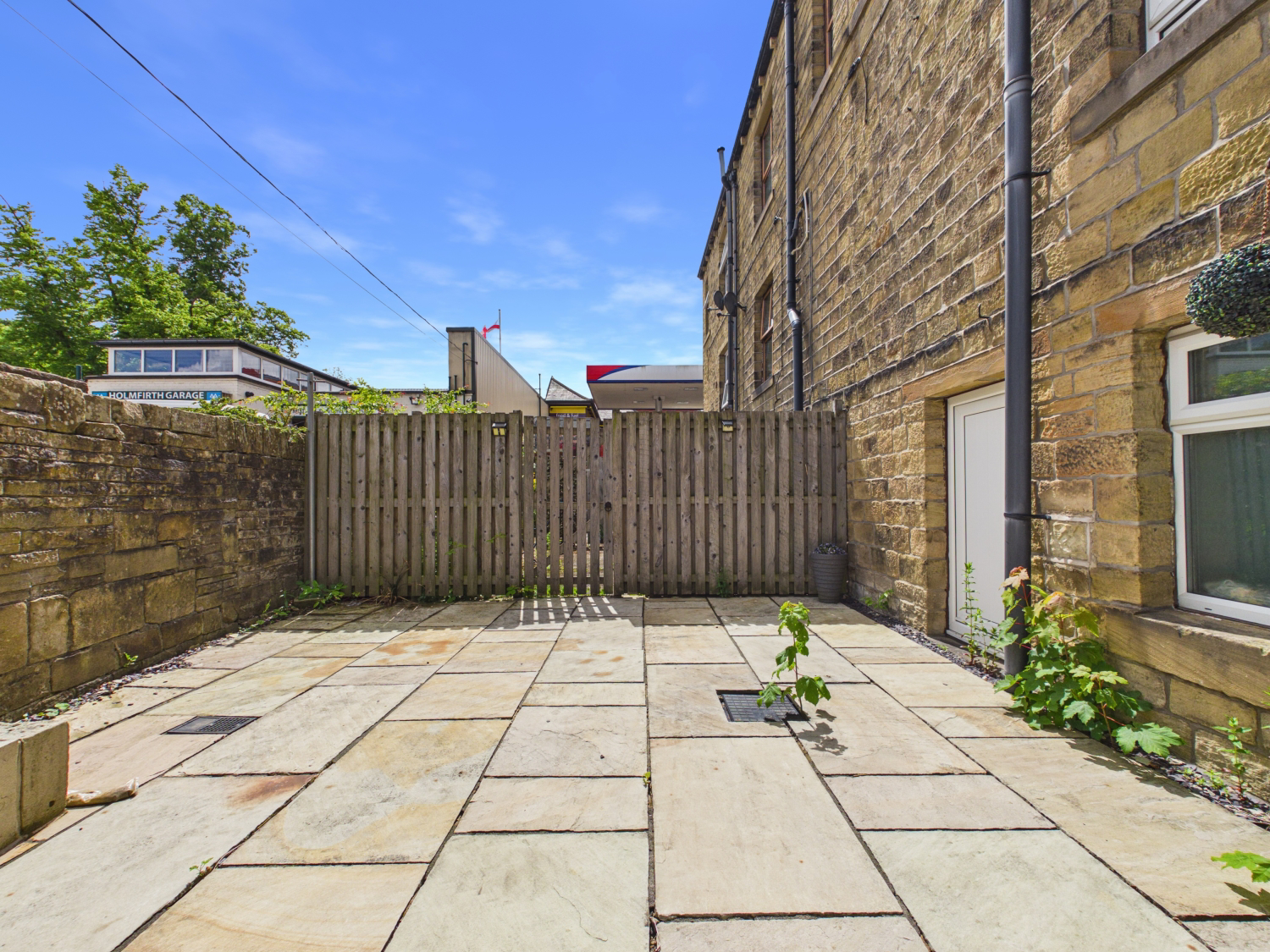 Huddersfield Road, Thongsbridge, Holmfirth, West Yorkshire, HD9, photo 22