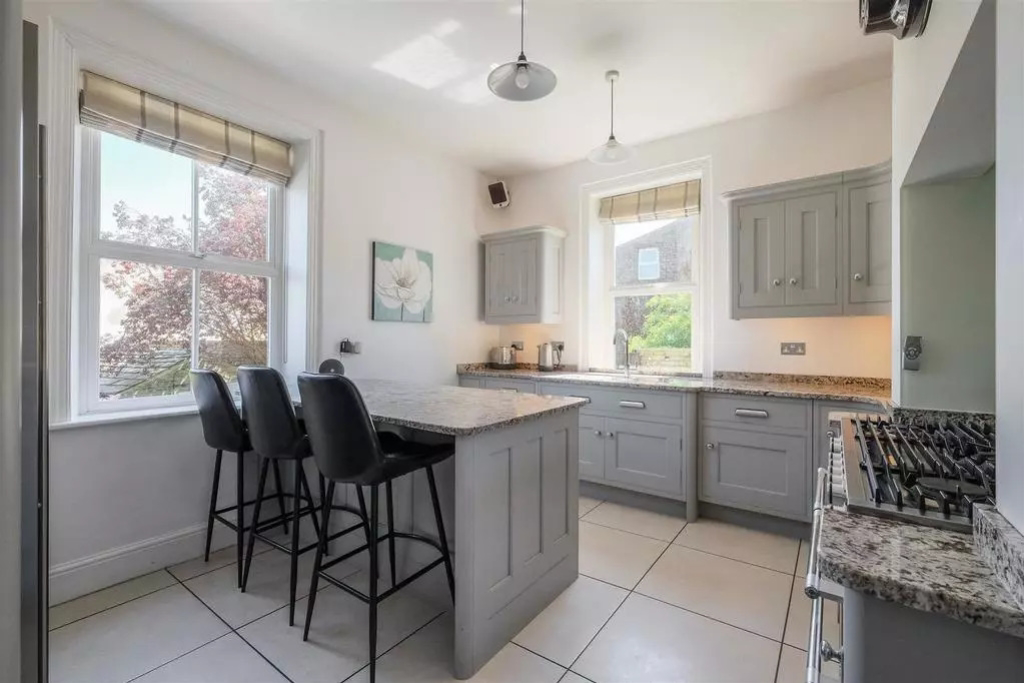 The Mount, Lightcliffe Road, Brighouse, HD6, photo 9