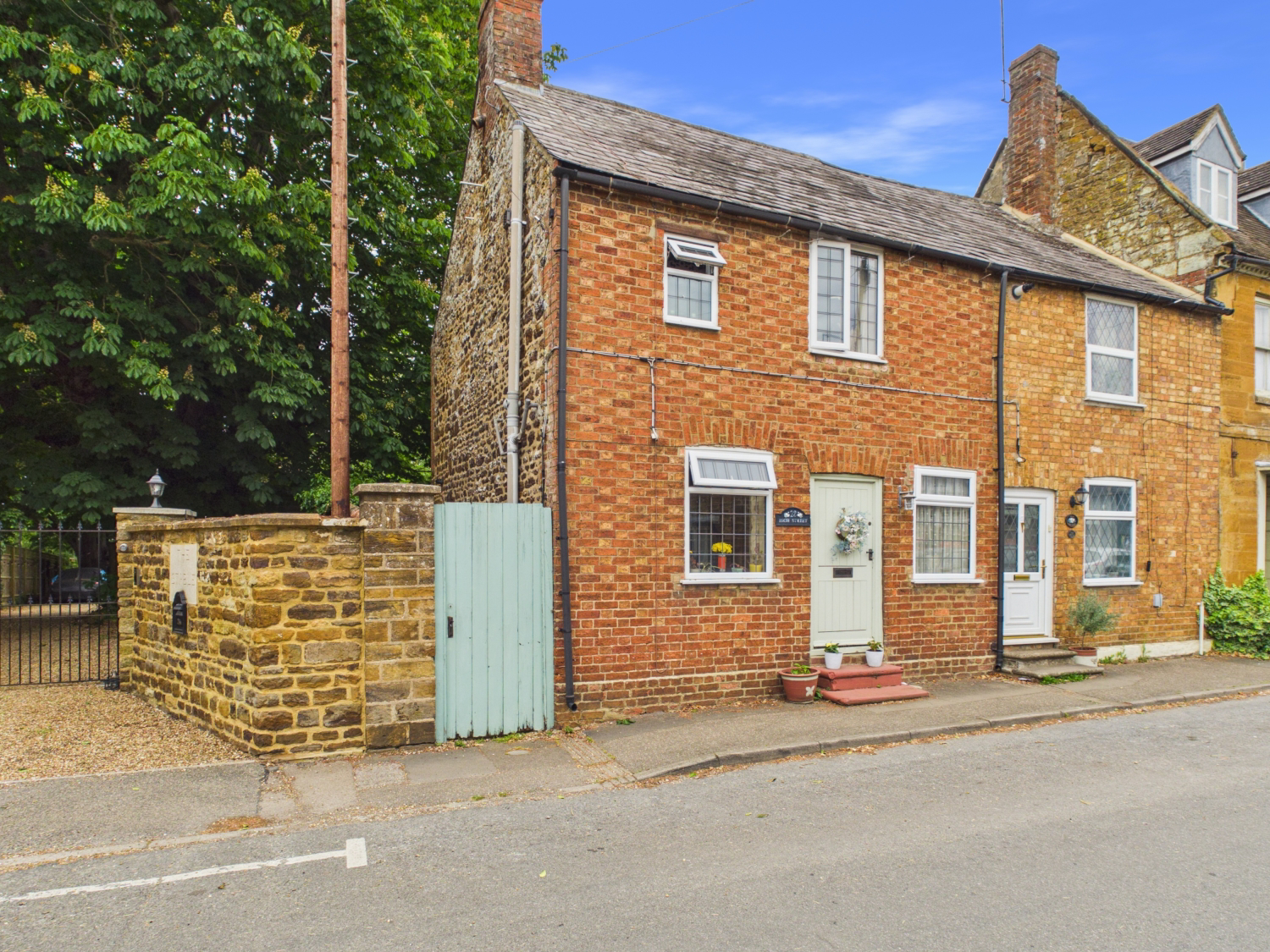 High Street, Hardingstone NN4