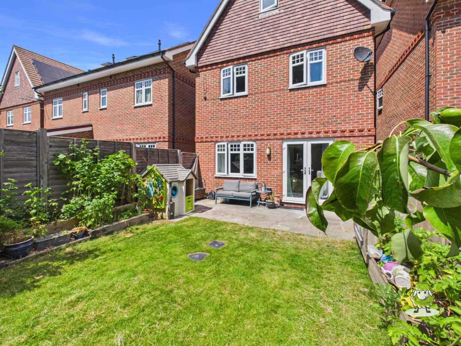 EweMove Estate Agents Basingstoke - 3 Stanton Court