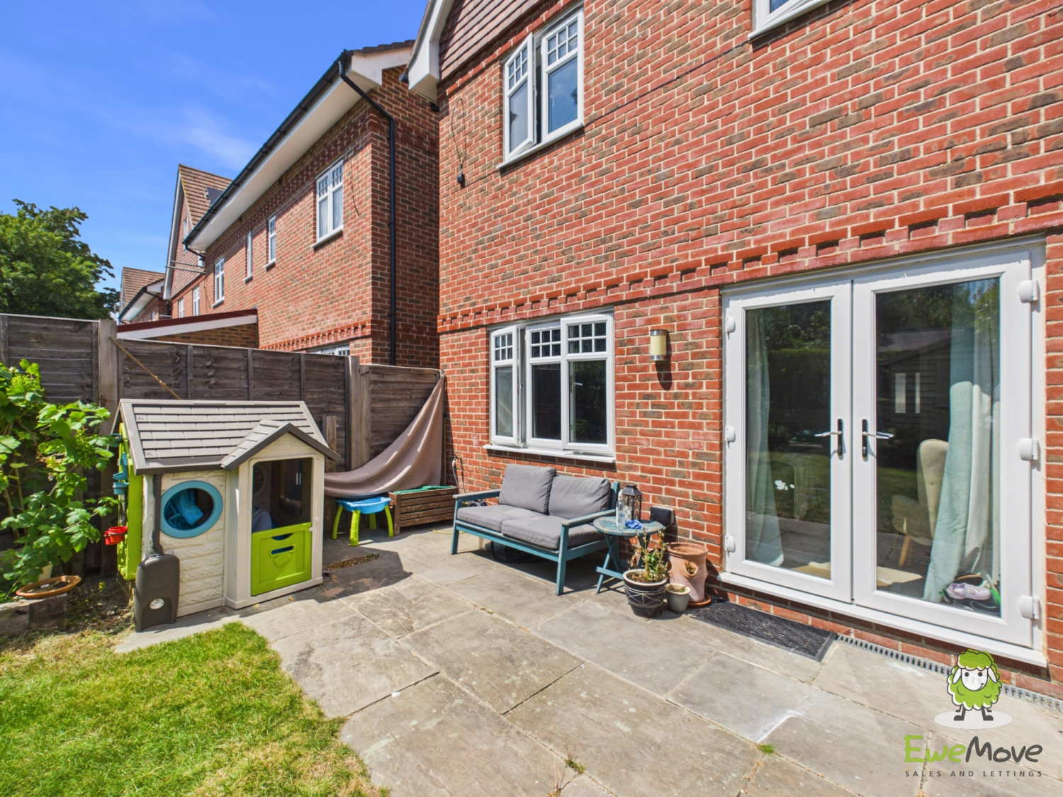 EweMove Estate Agents Basingstoke - 3 Stanton Court