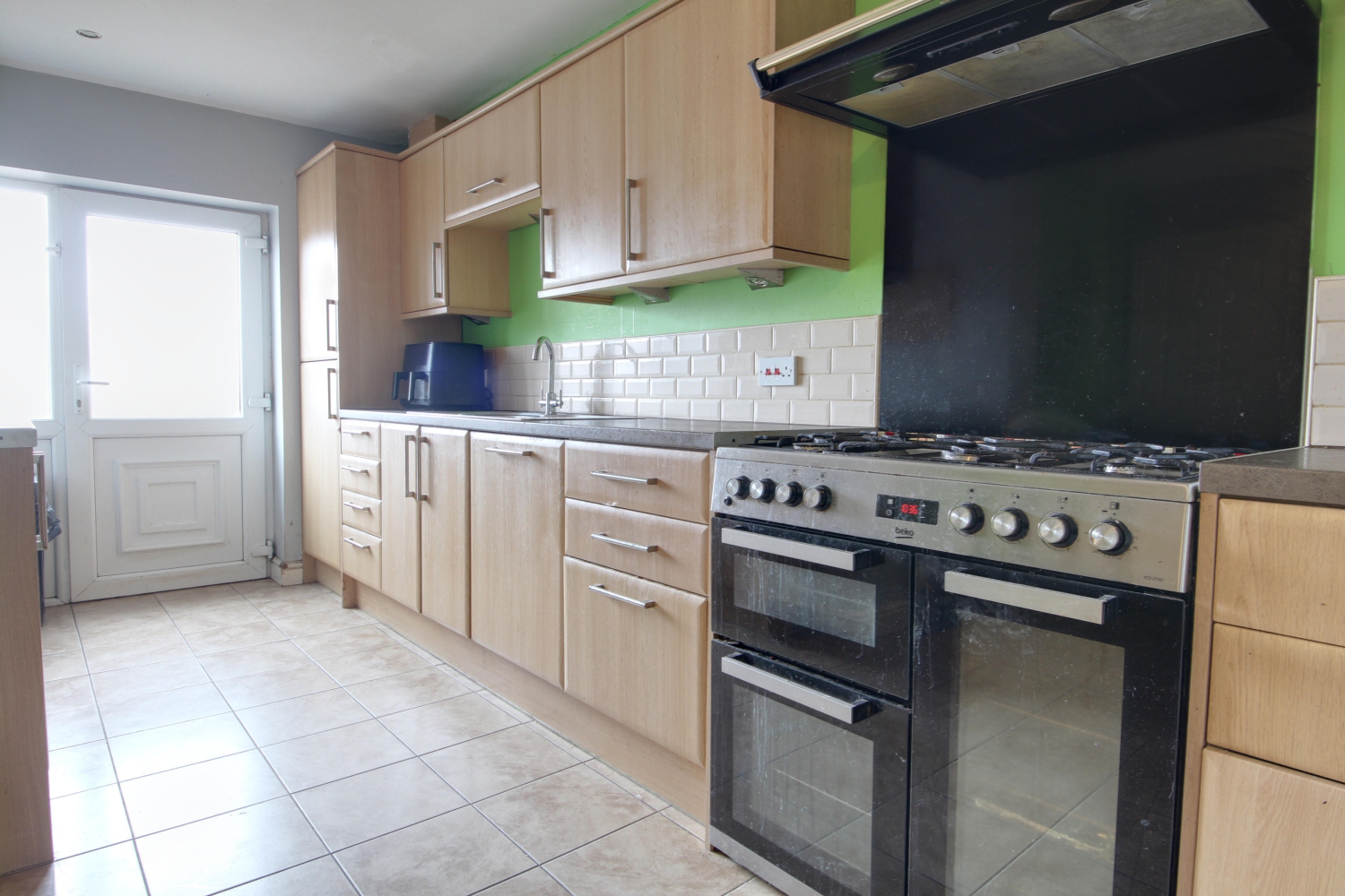 5 KING GEORGE ROAD, HORSFORTH, LEEDS, photo 2