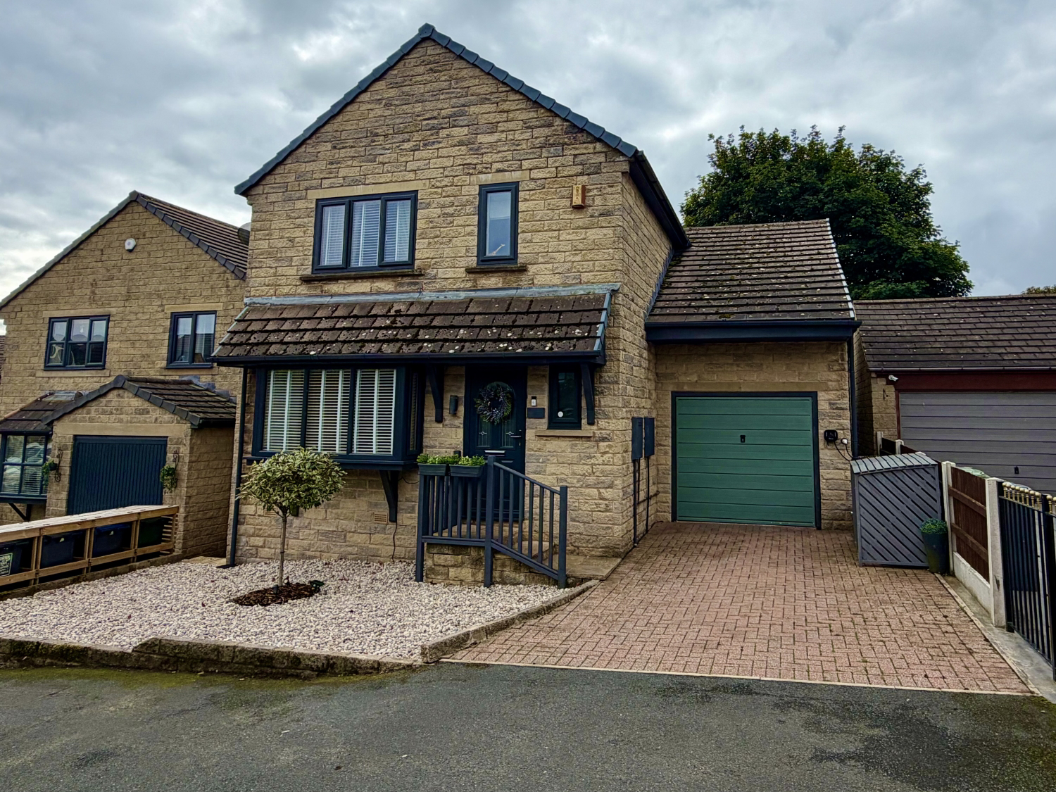 Oakhall Park, Thornton, Bradford, BD13 3QW