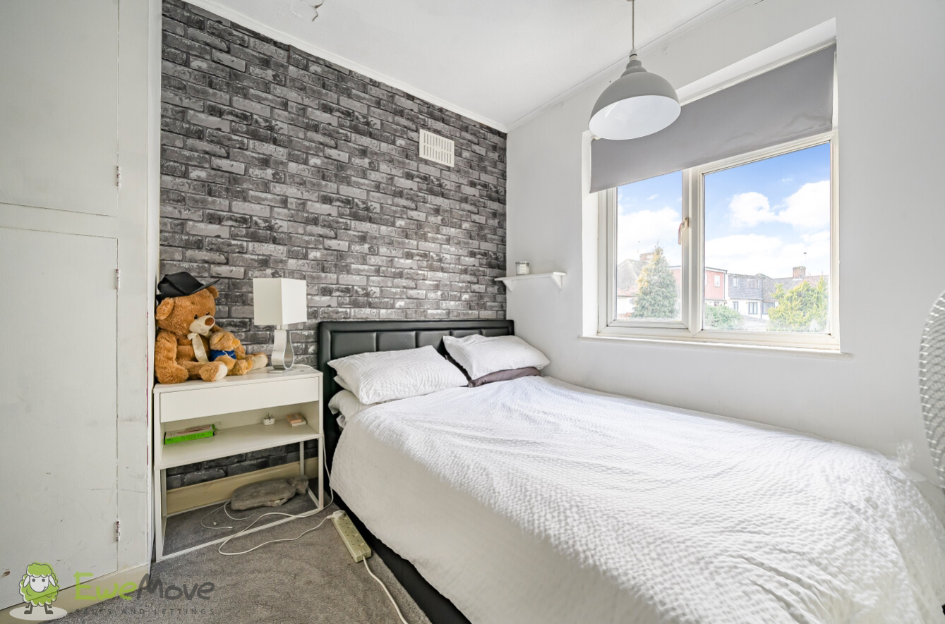 Pursley Road, London, NW7, photo 2