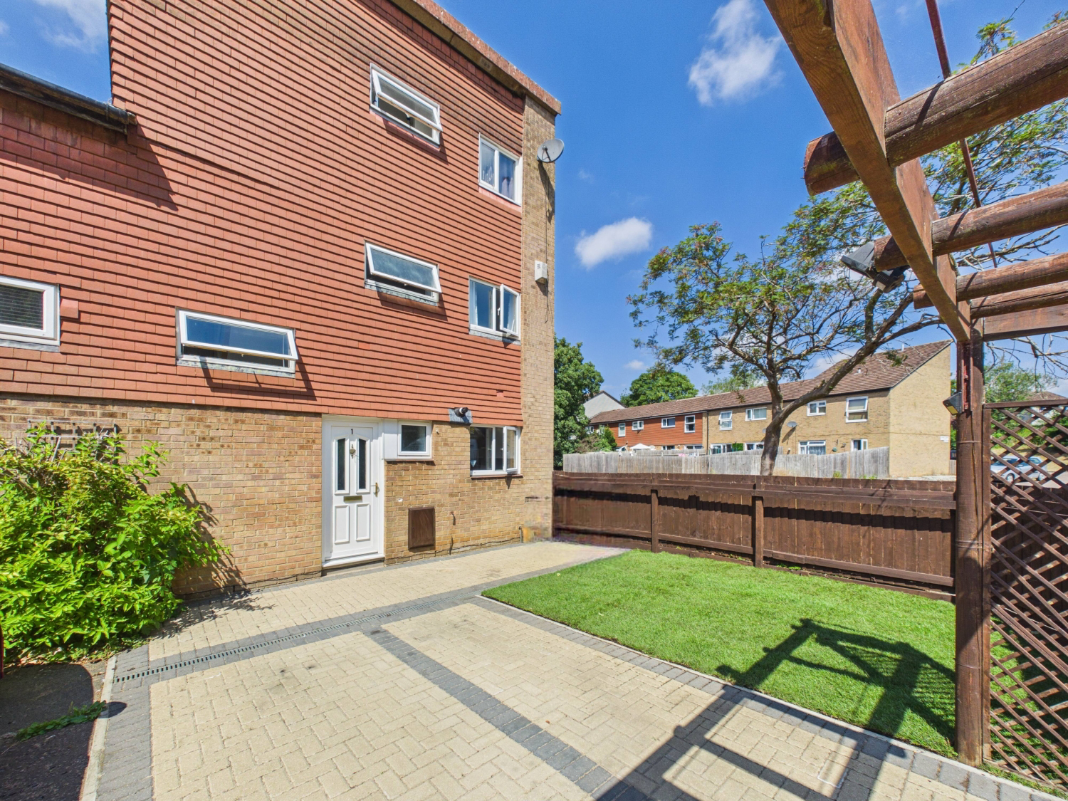 Broomhill Crescent NN3