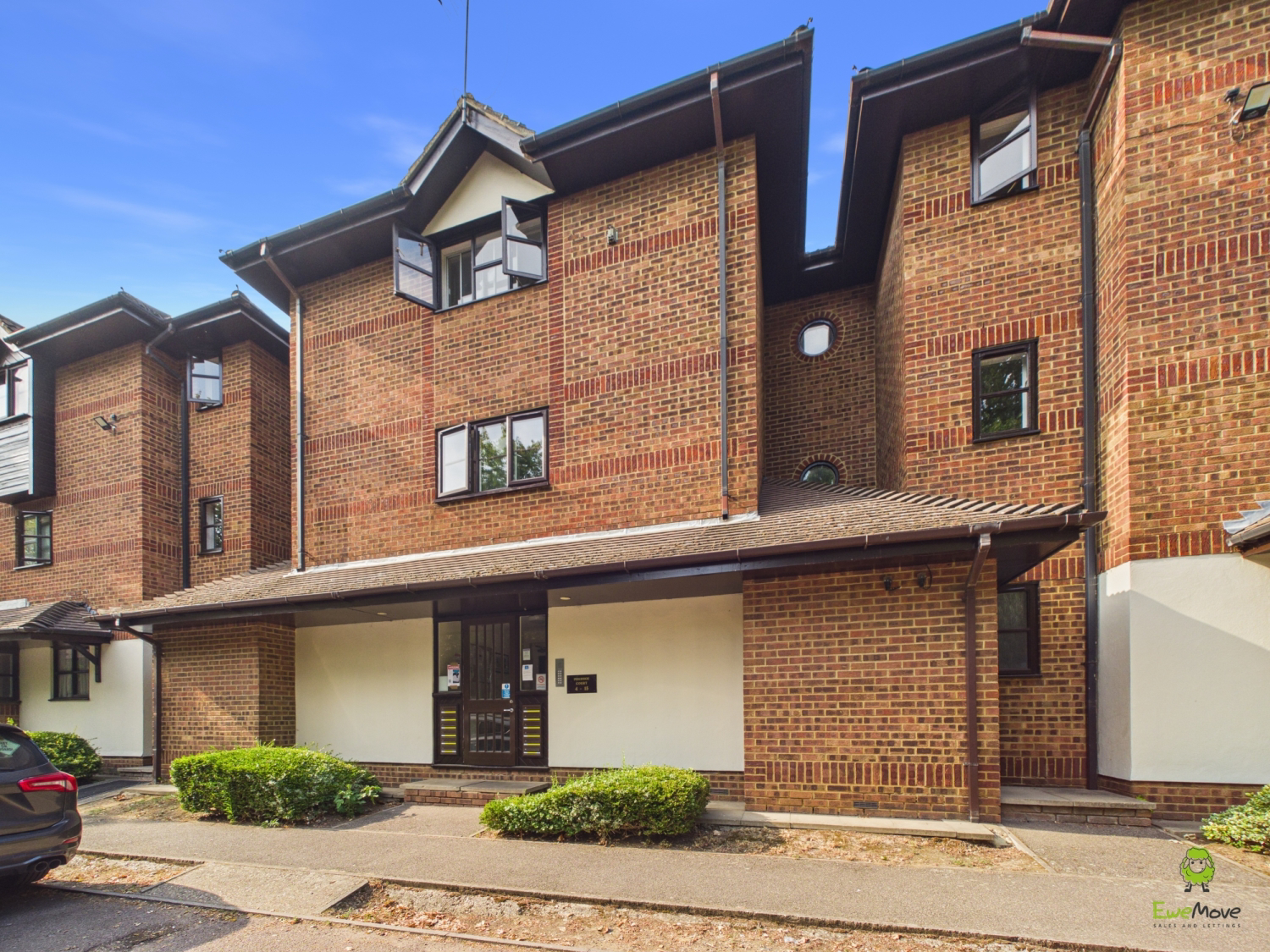 Presented by Clinton at EweMove Bexleyheath and Dartford
Boroughs