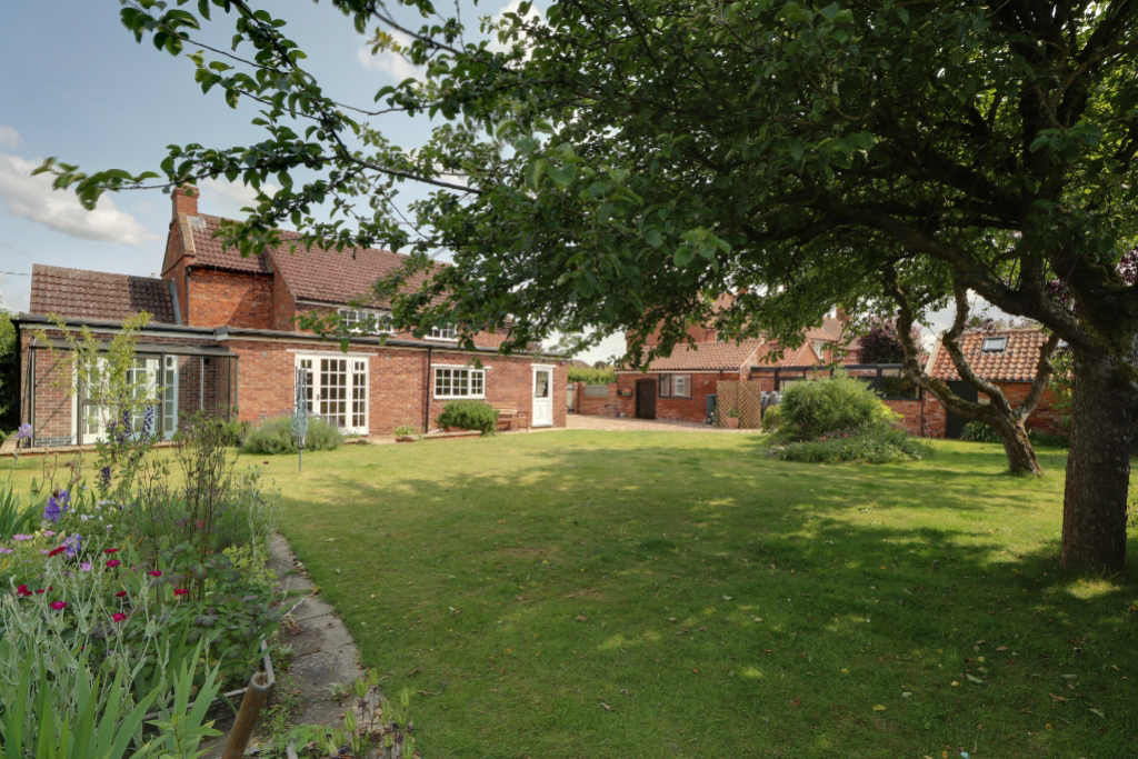 Main Street, Marston, Grantham, Lincs, photo 2