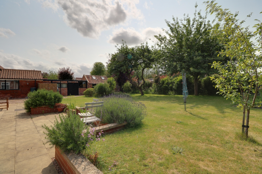 Main Street, Marston, Grantham, Lincs, photo 24