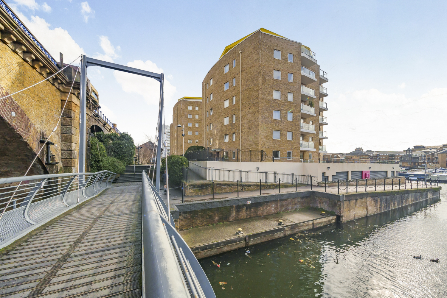 Basin Approach, London, E14, photo 2