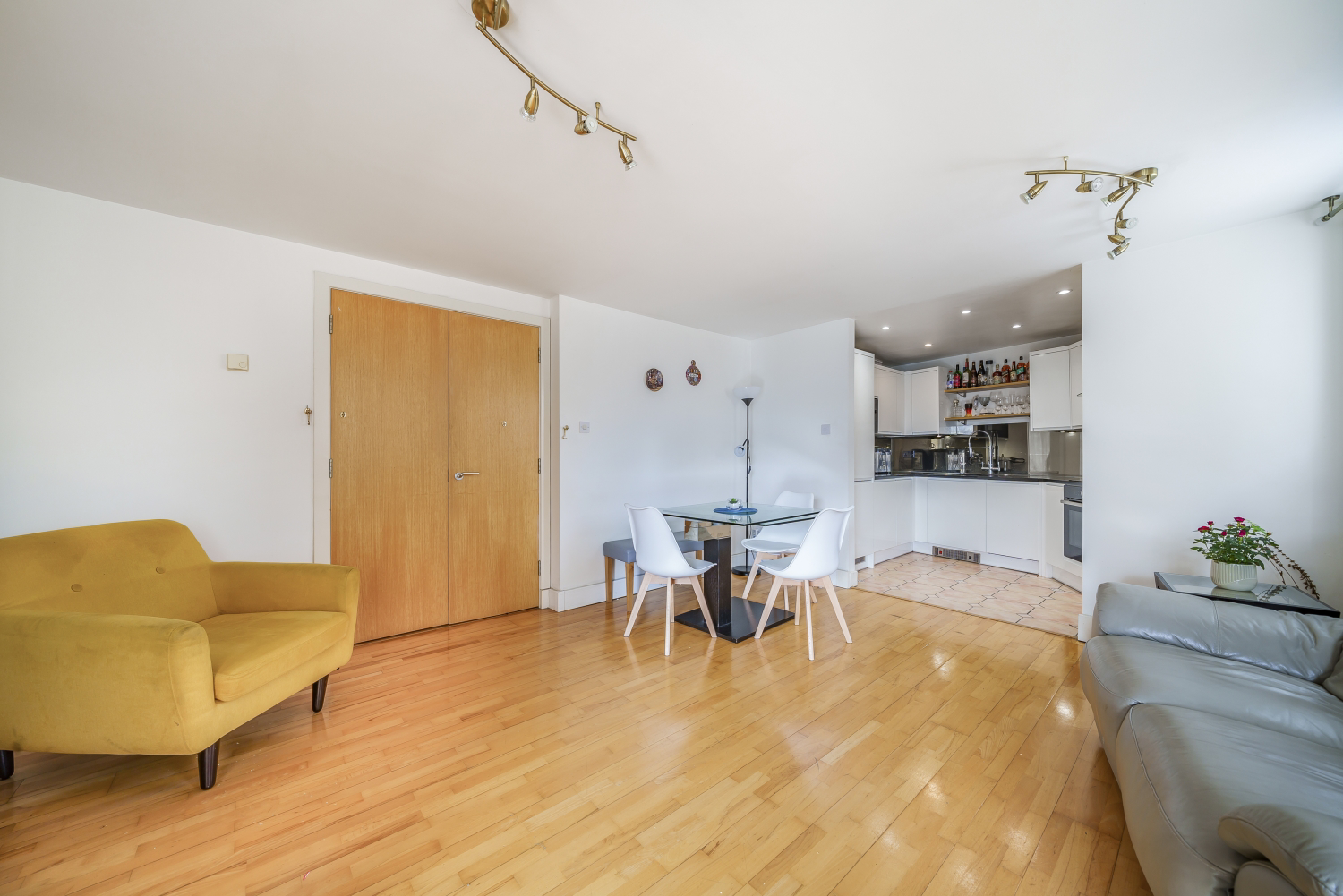 Basin Approach, London, E14