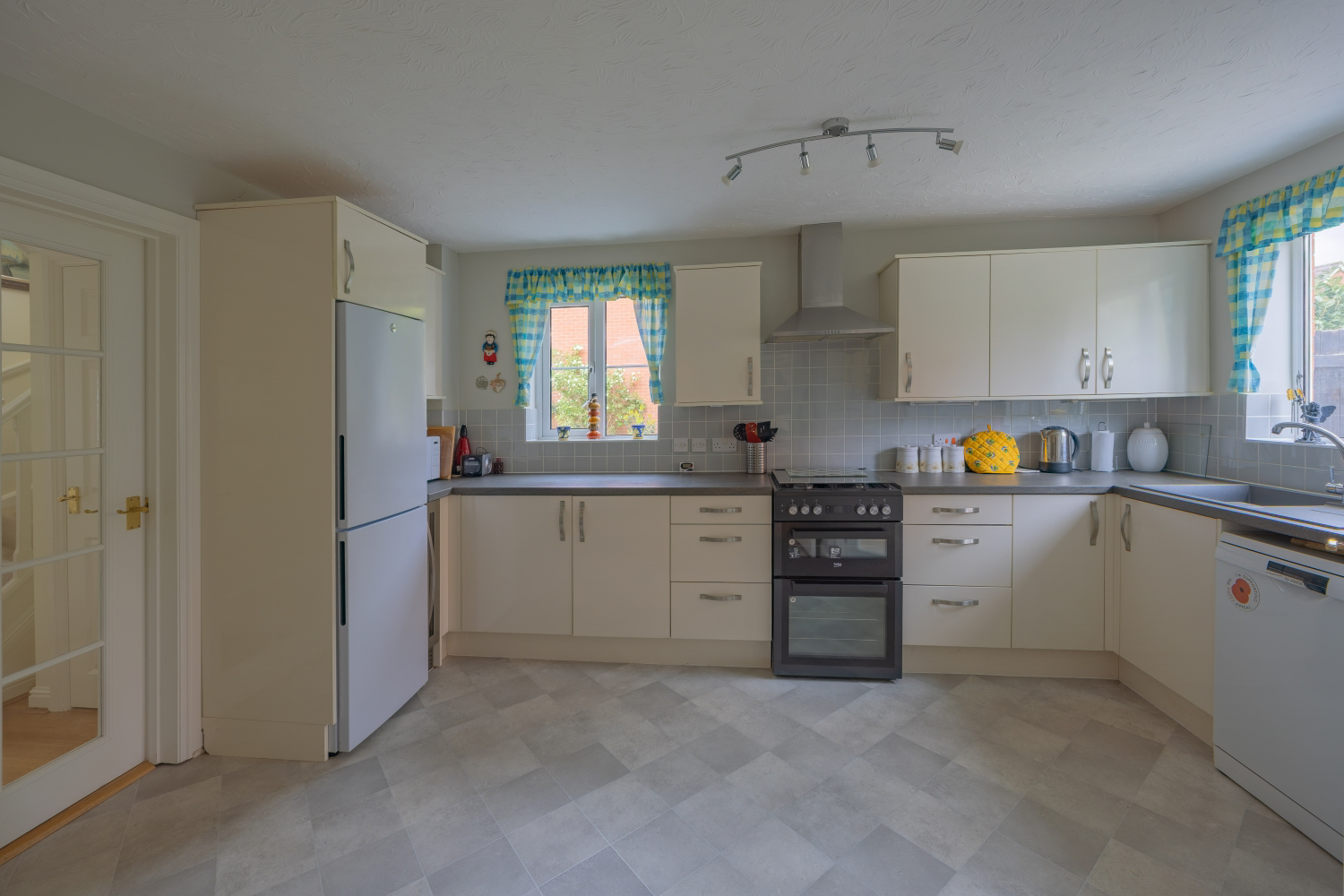 99 BURGE CRESCENT, COTFORD ST. LUKE, TAUNTON, photo 2