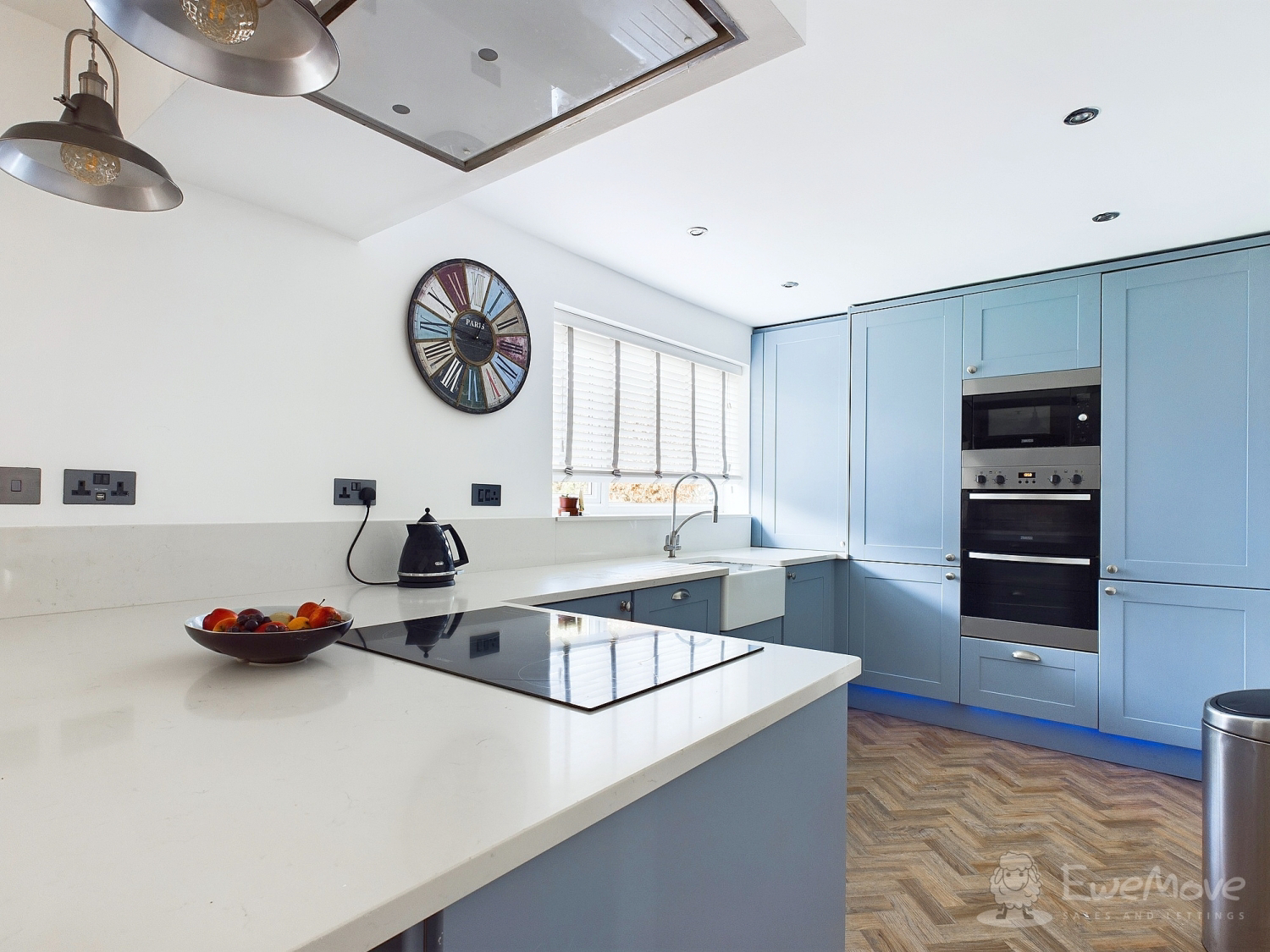 Southdown Crescent, Cheadle Hulme, photo 2