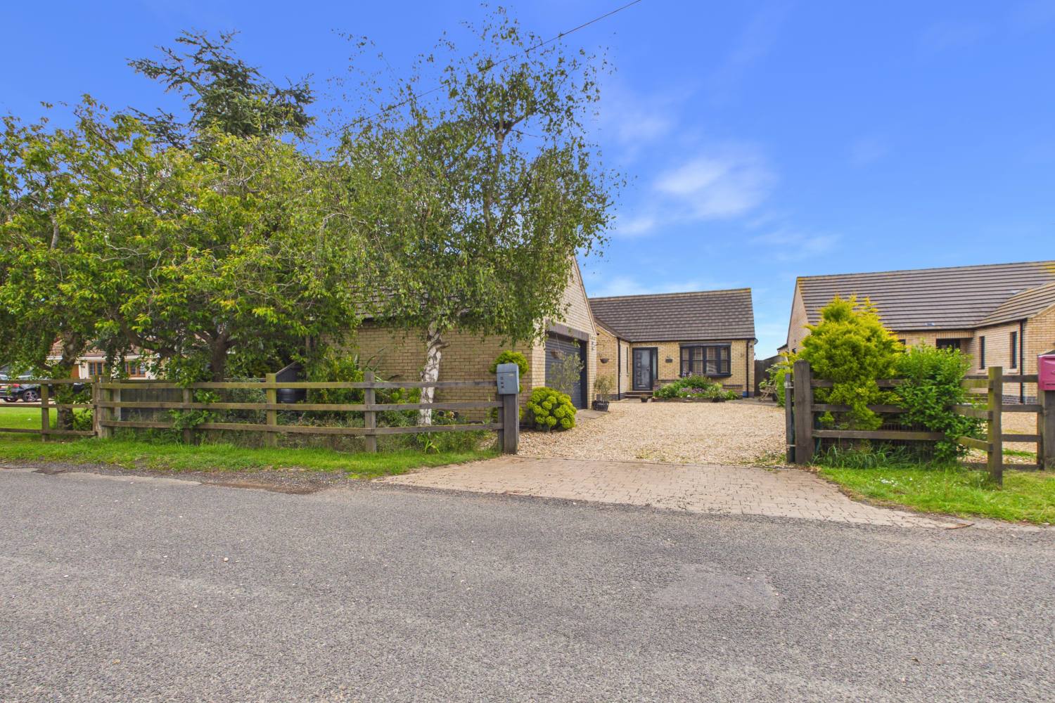 EweMove -  Spalding - Weston Hills - Front of House