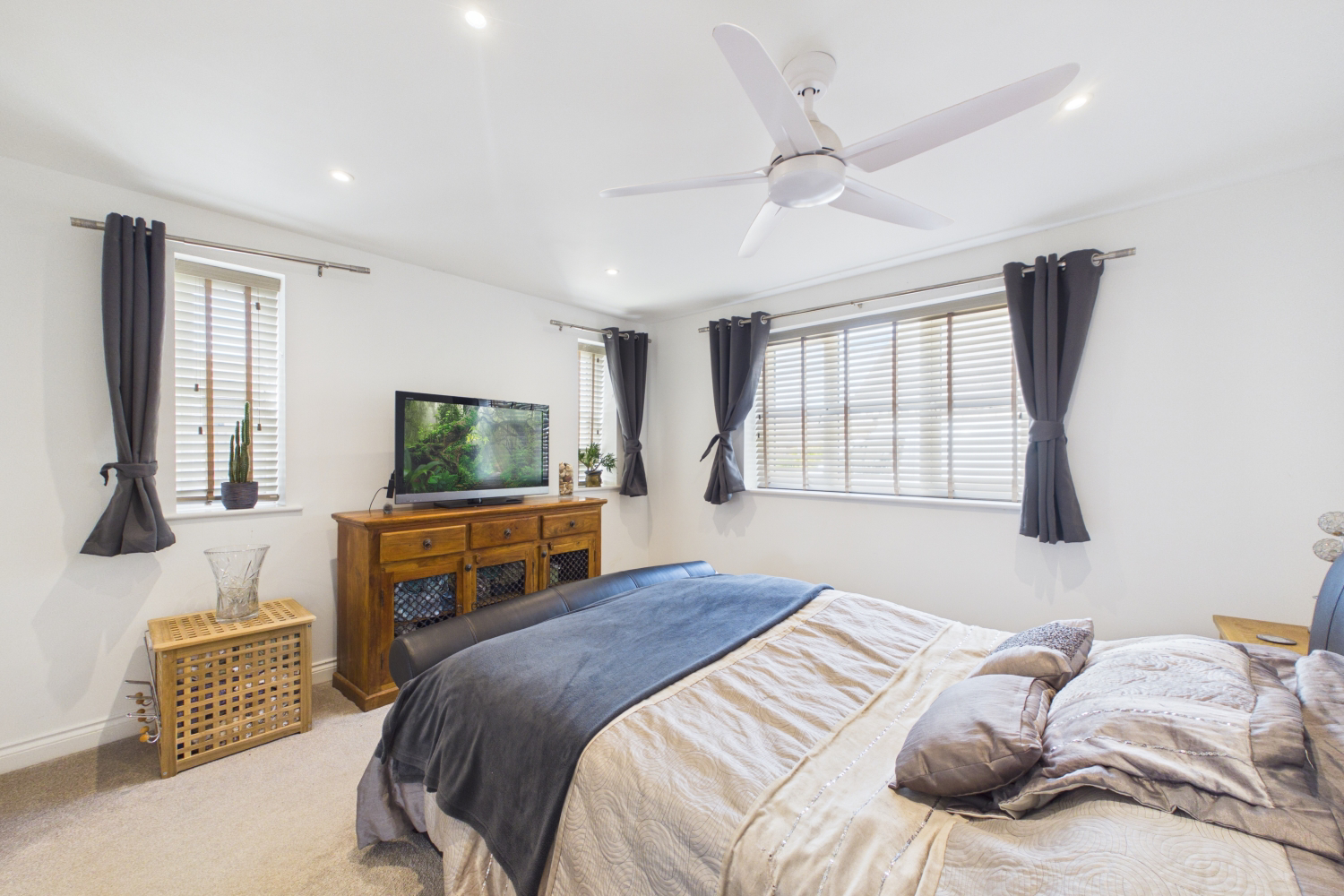 EweMove -  Spalding - Weston Hills - Bedroom