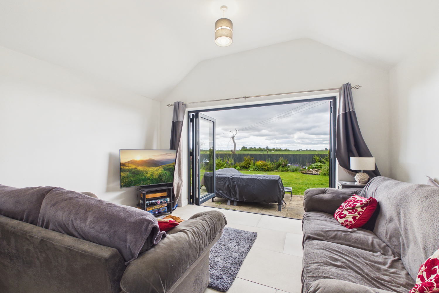 EweMove -  Spalding - Weston Hills - Kitchen-Living Area