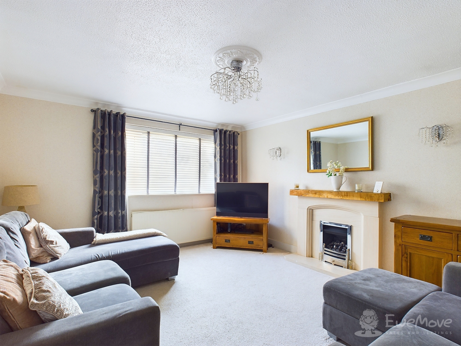 Southdown Crescent, Cheadle Hulme, photo 4