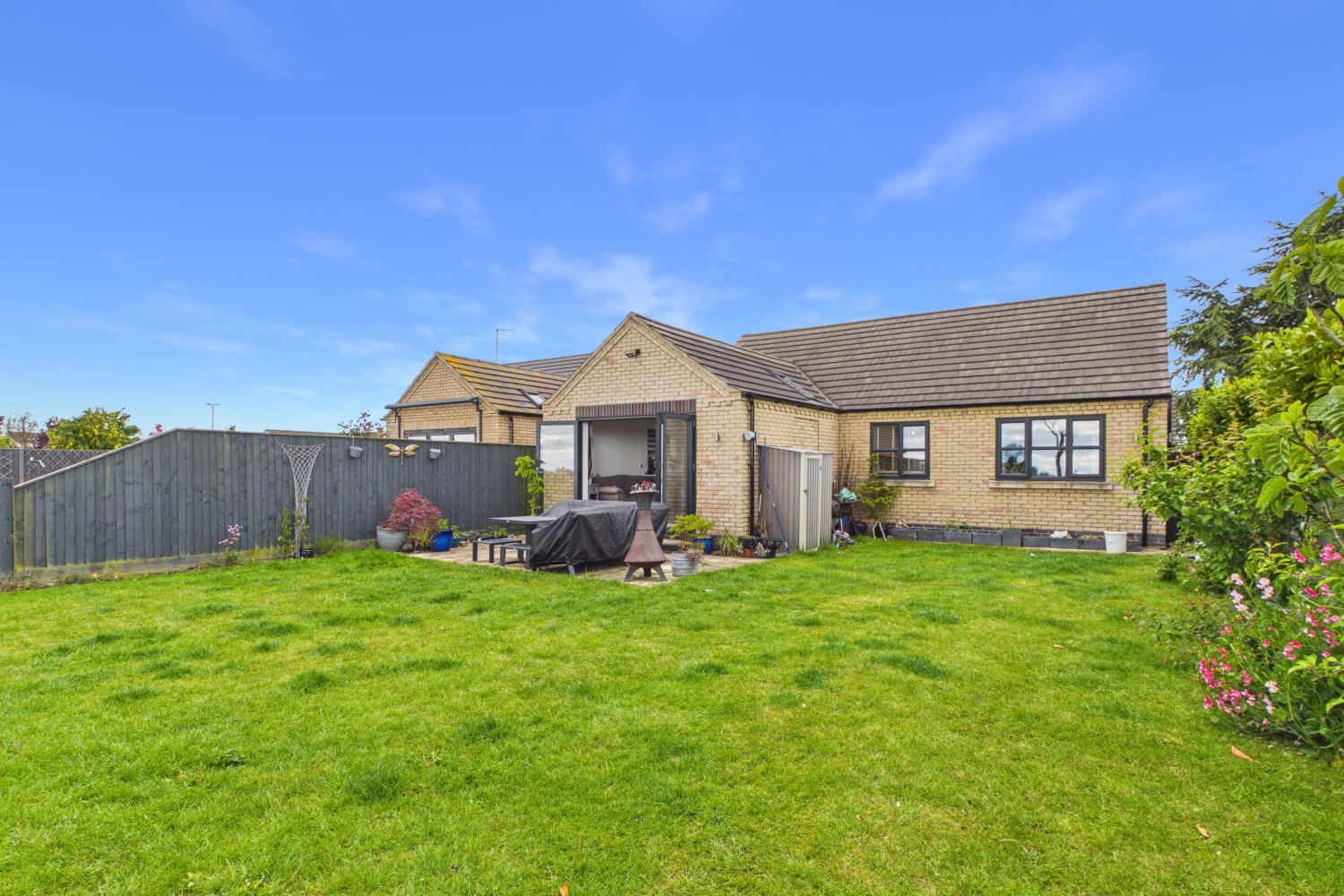 EweMove -  Spalding - Weston Hills - Garden