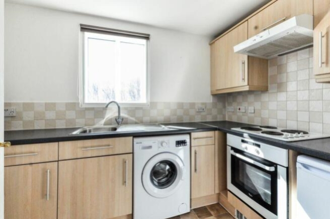 Saltash Road, Swindon, SN2 2, photo 8